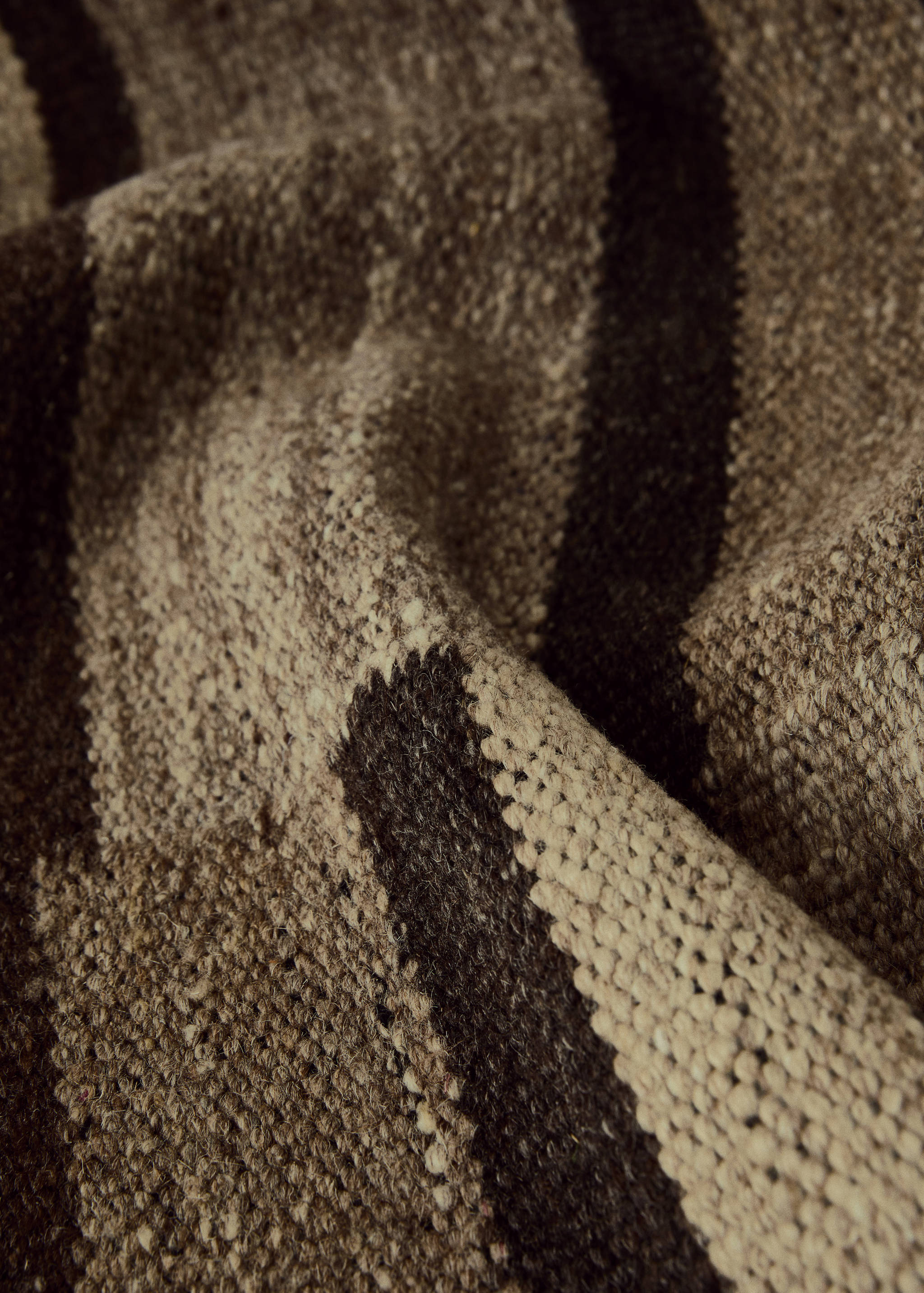 Two-tone striped wool rug - Details of the article 2
