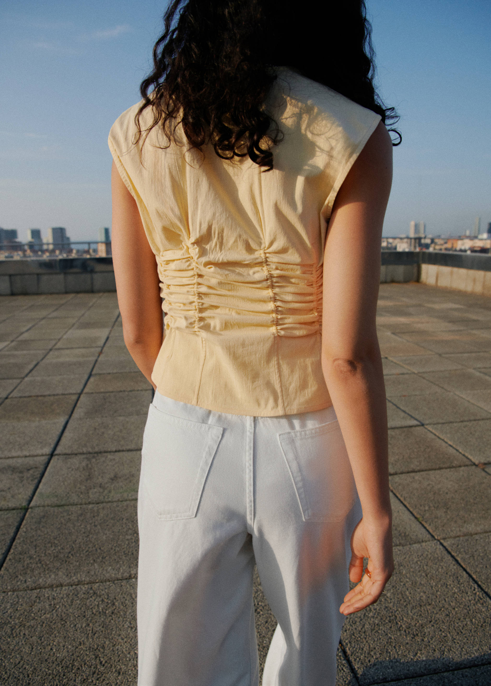 Gathered بلوزة قطن - الجهة الخلفية للمنتج