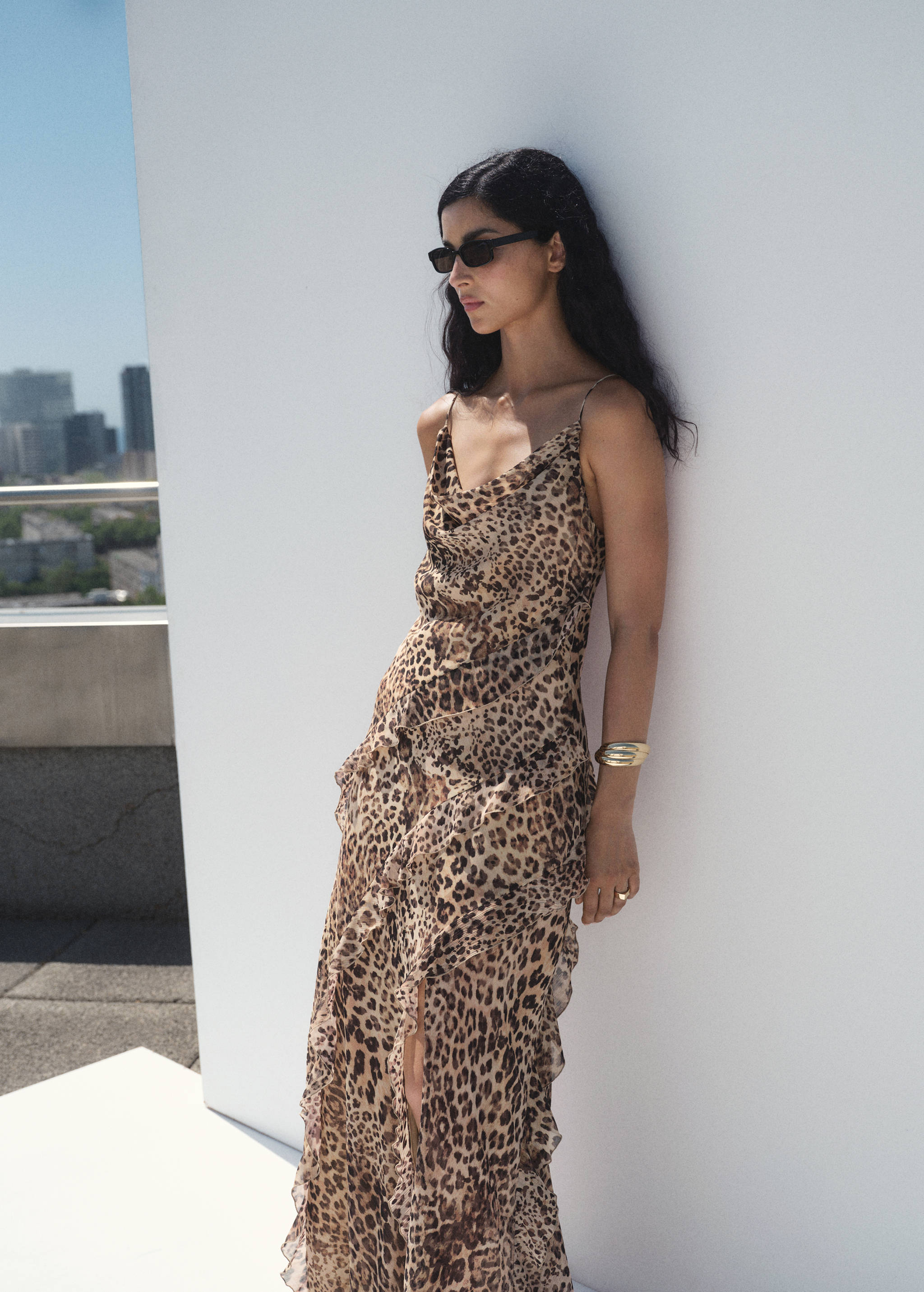Leopard-print ruffle dress with opening - Medium plane