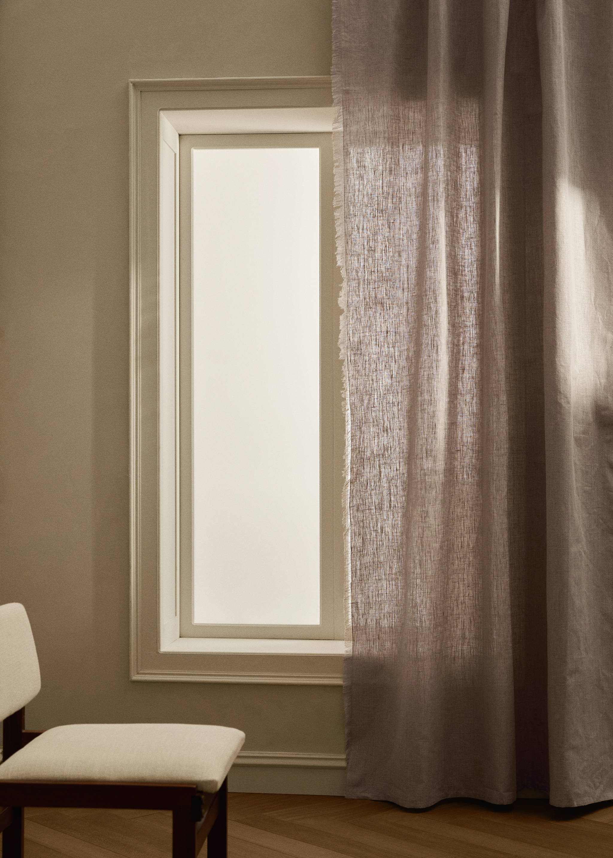Linen curtain with frayed border, medium opacity - General plane