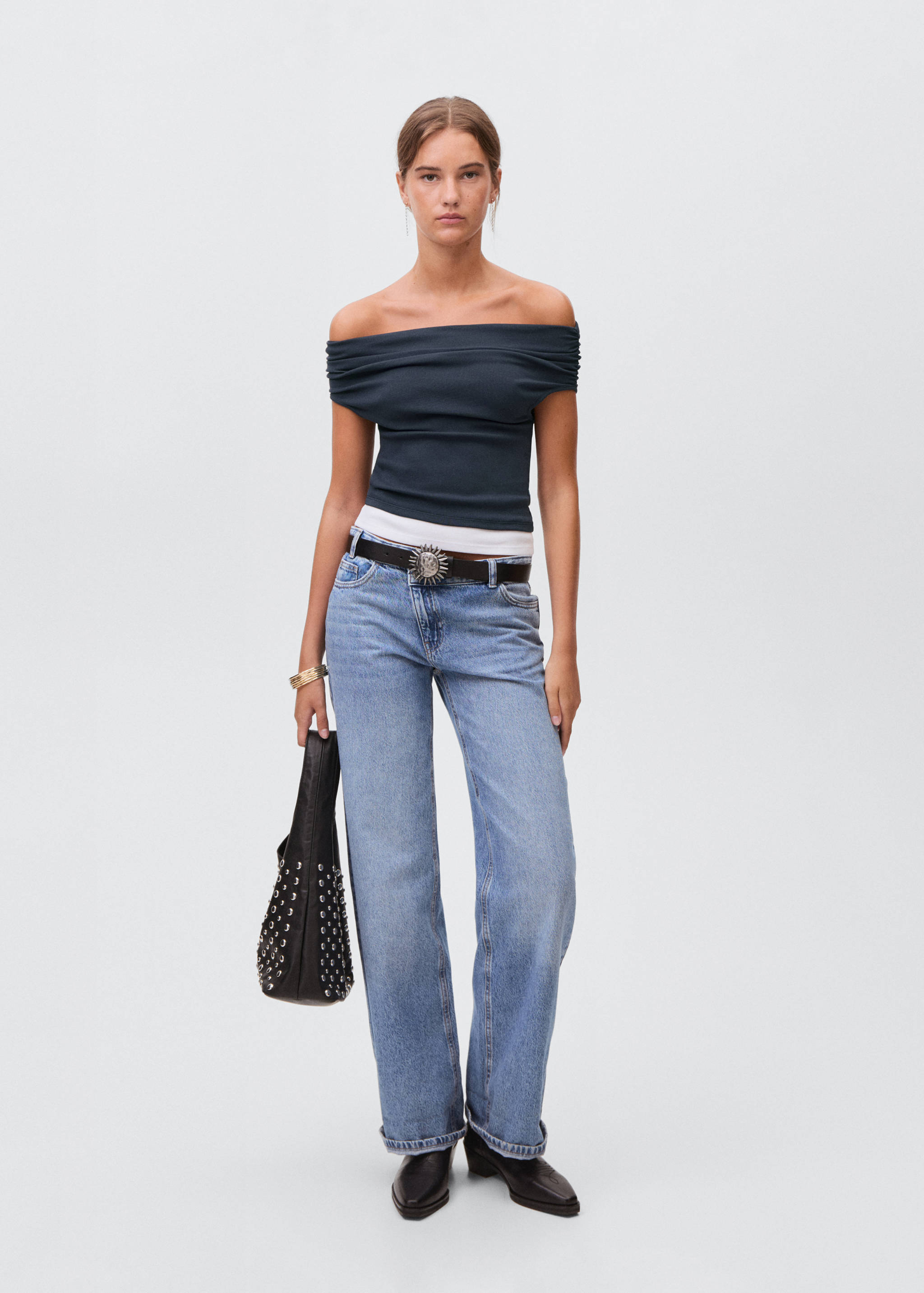 Top épaules dénudées - Plan général