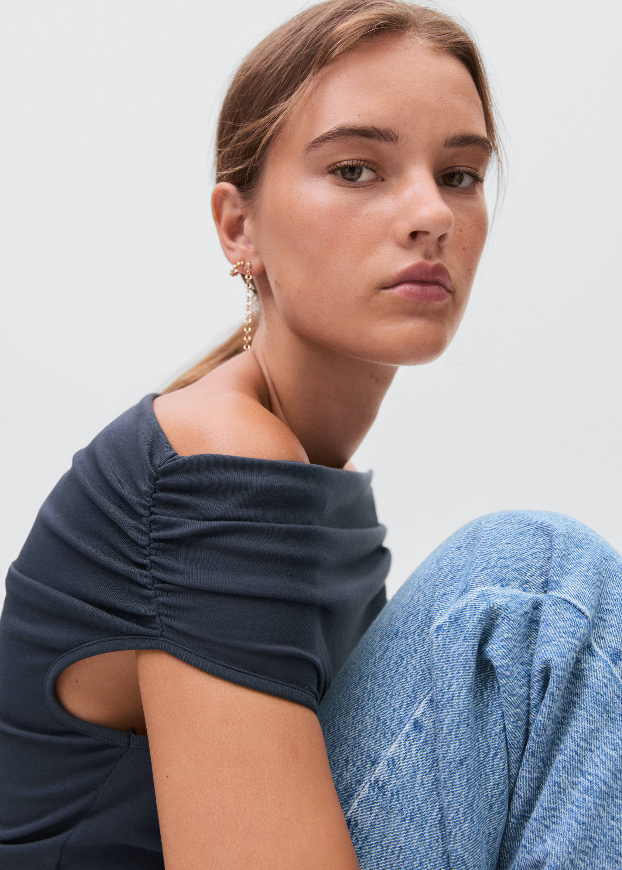 Top épaules dénudées - Détail de l'article 1