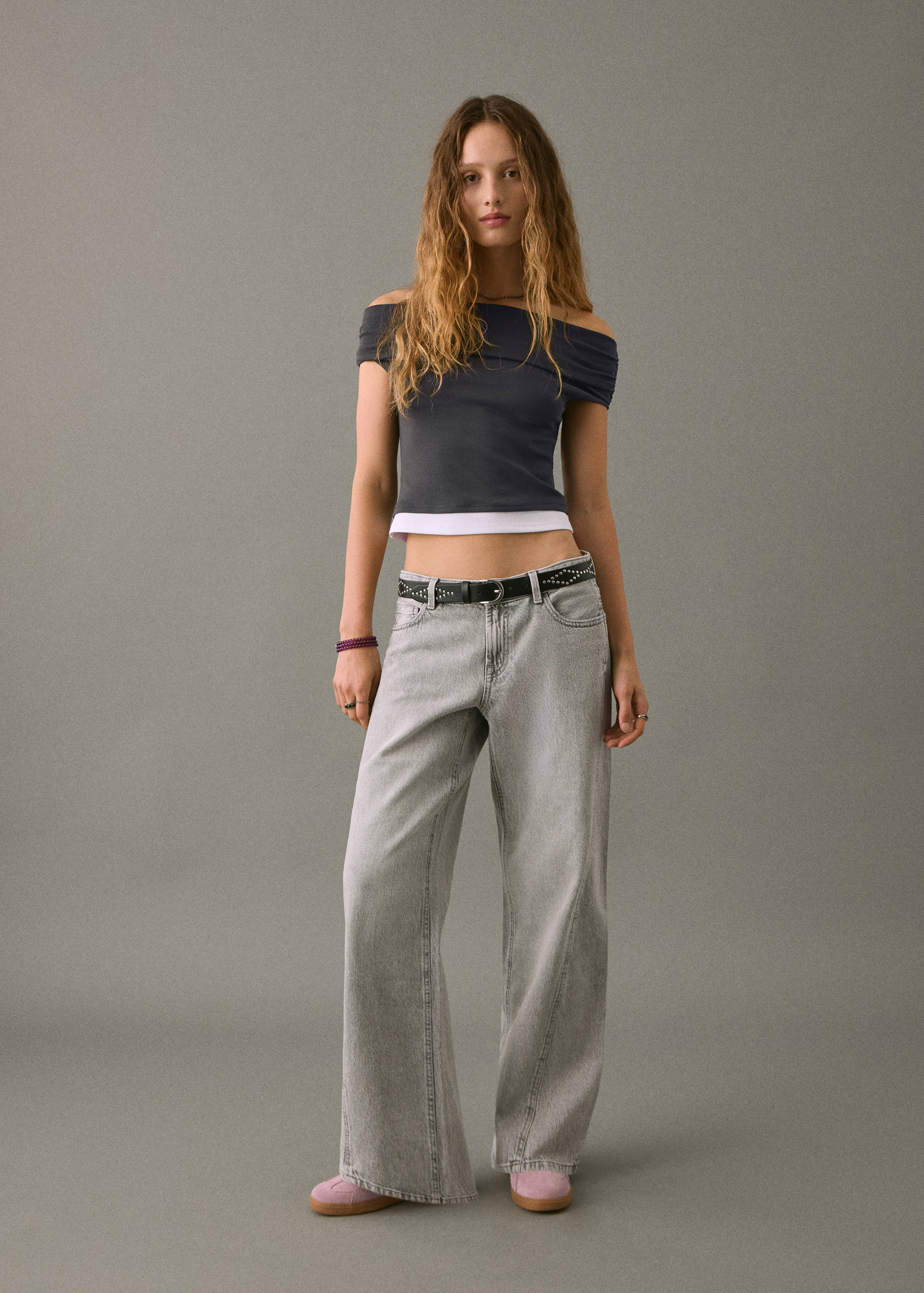 Off-shoulder top - General plane