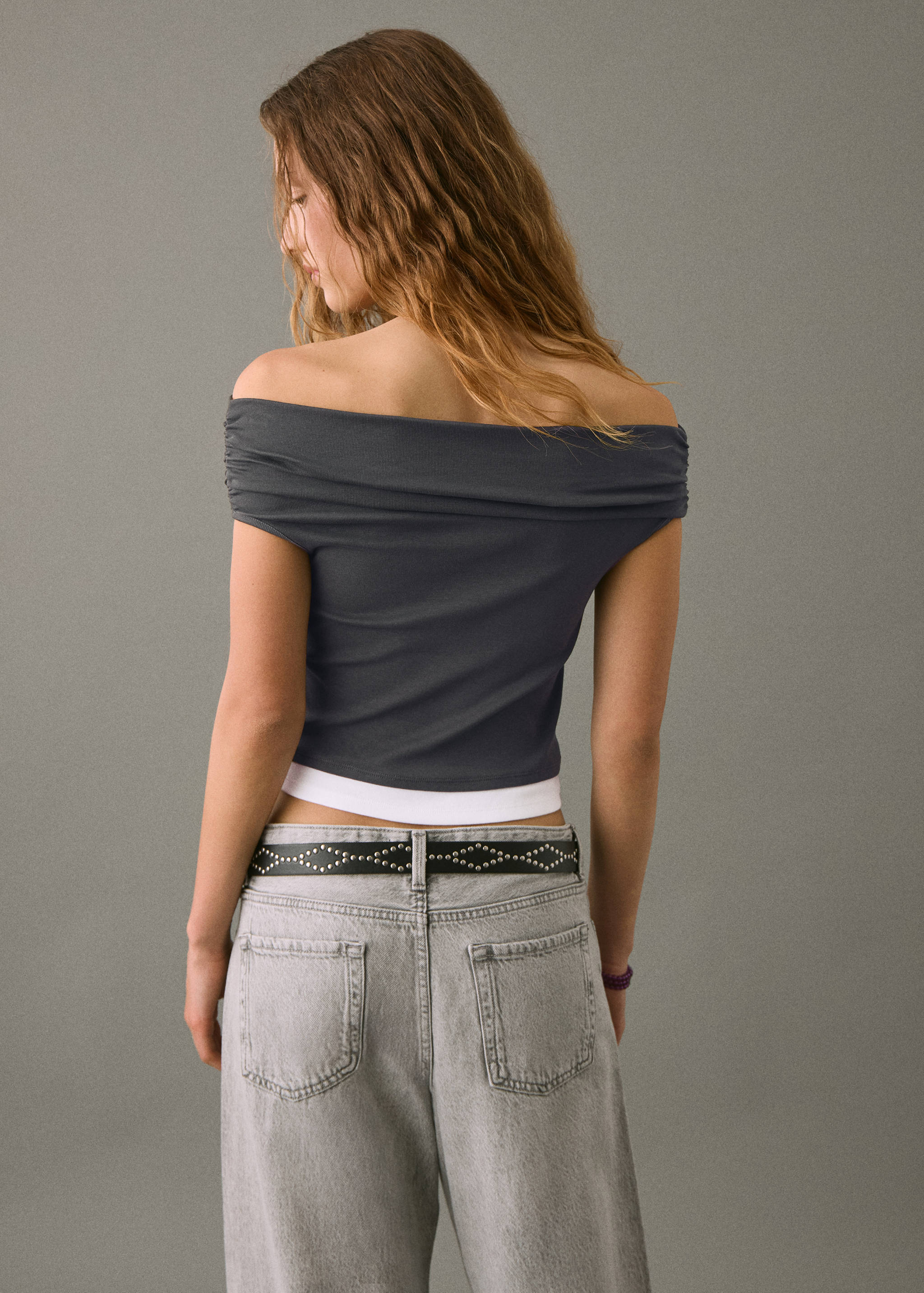 Off-shoulder top - Reverse of the article