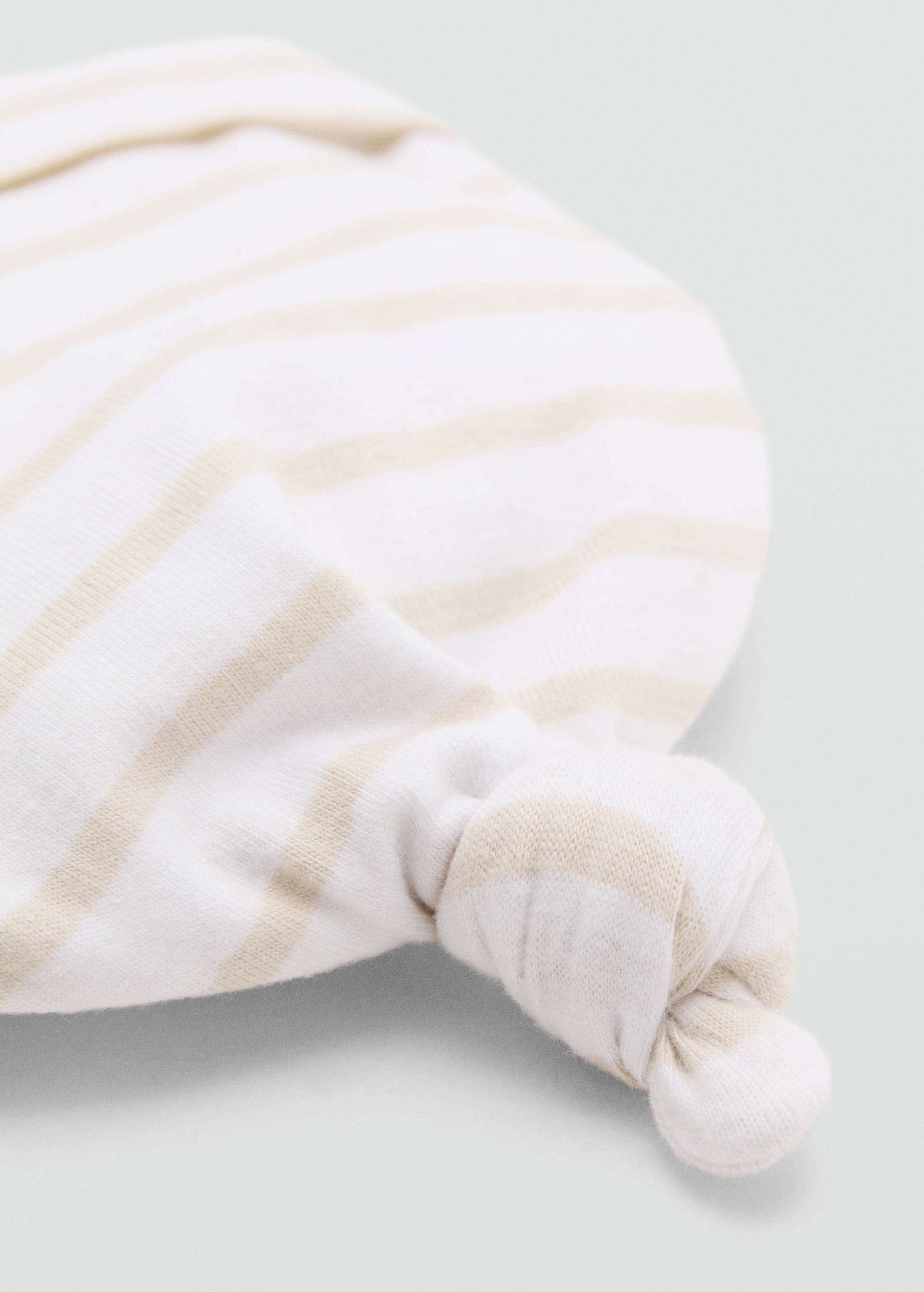 Hat with knot detail - Details of the article 1