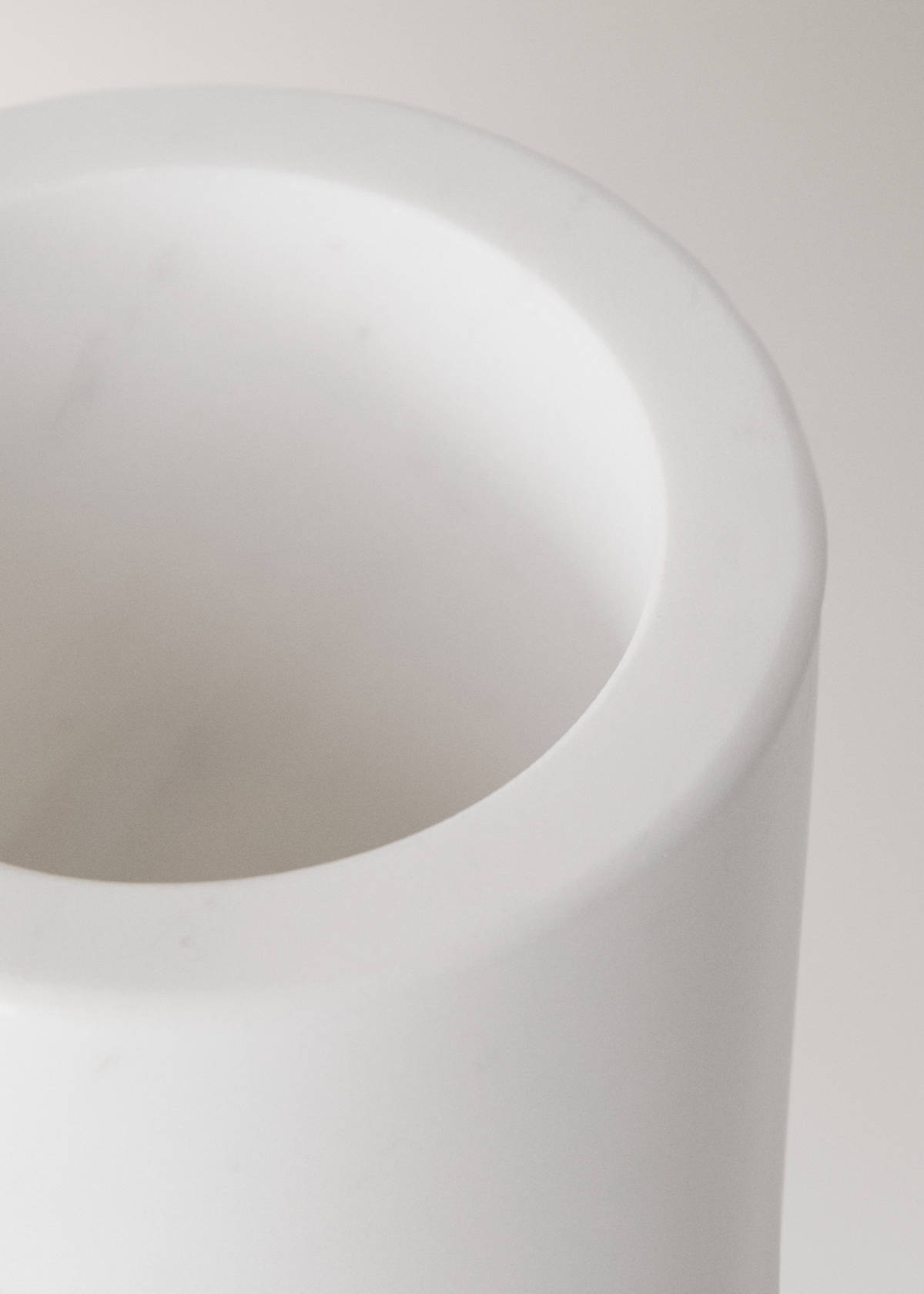 Plain marble bathroom tumbler — White