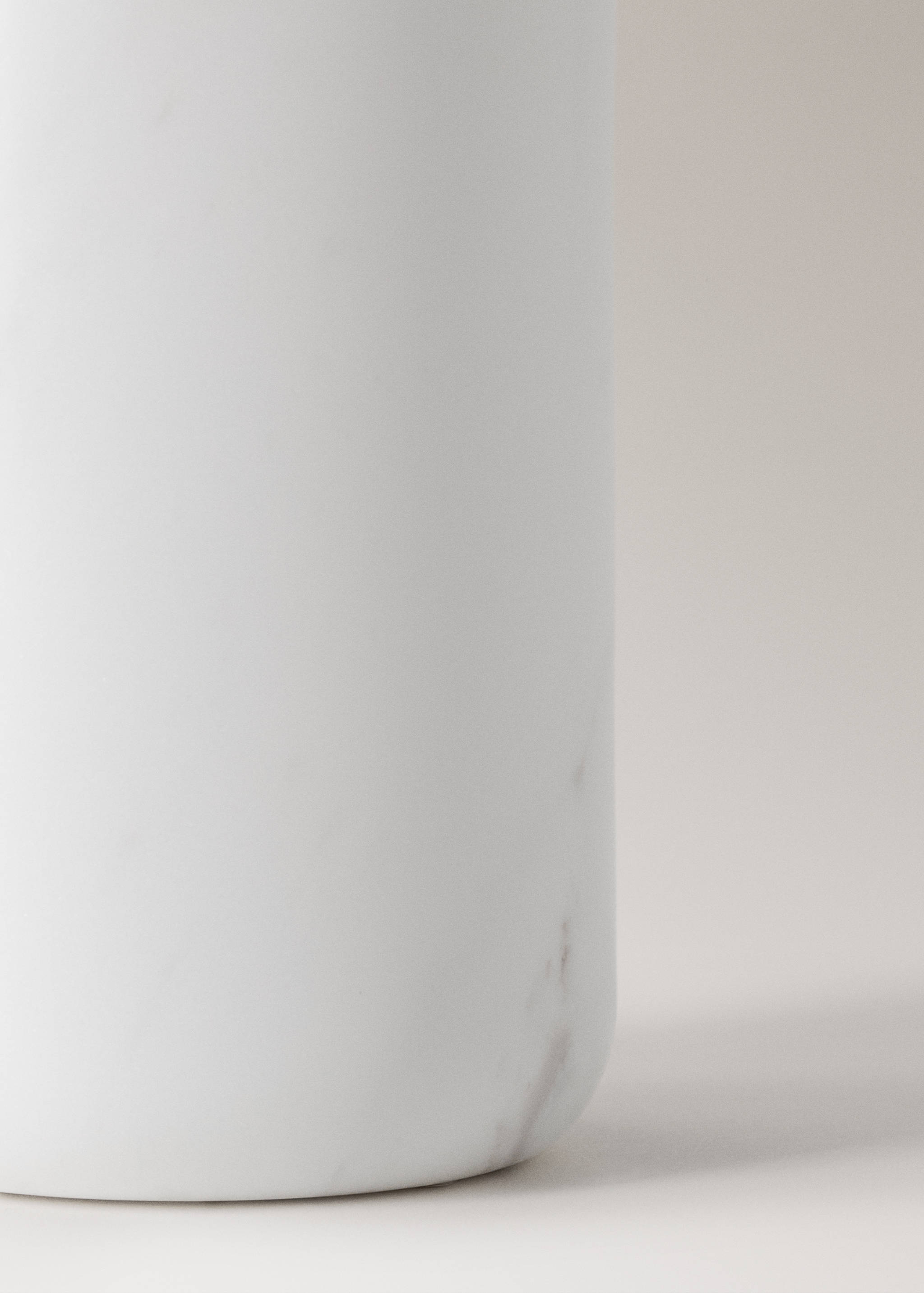 Plain marble bathroom tumbler - Details of the article 3
