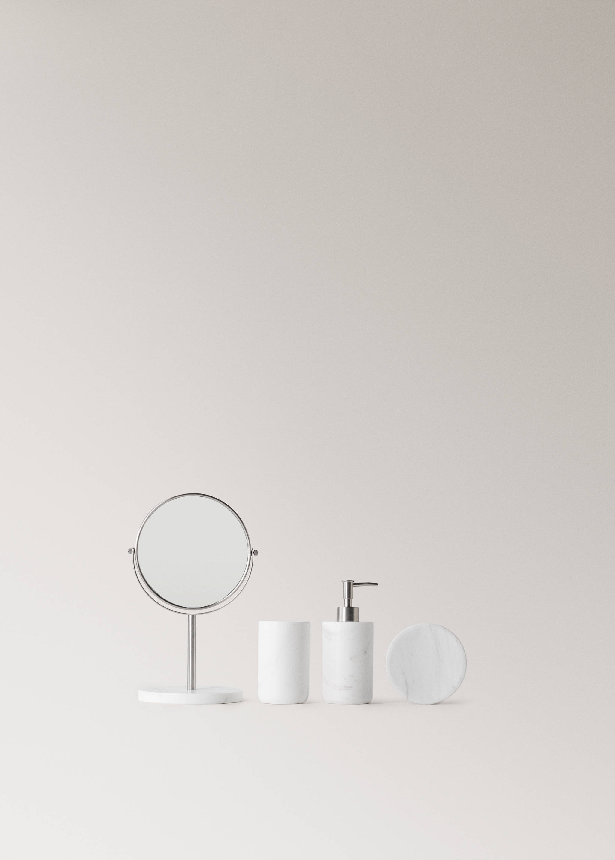 Plain marble bathroom tumbler - Details of the article 4