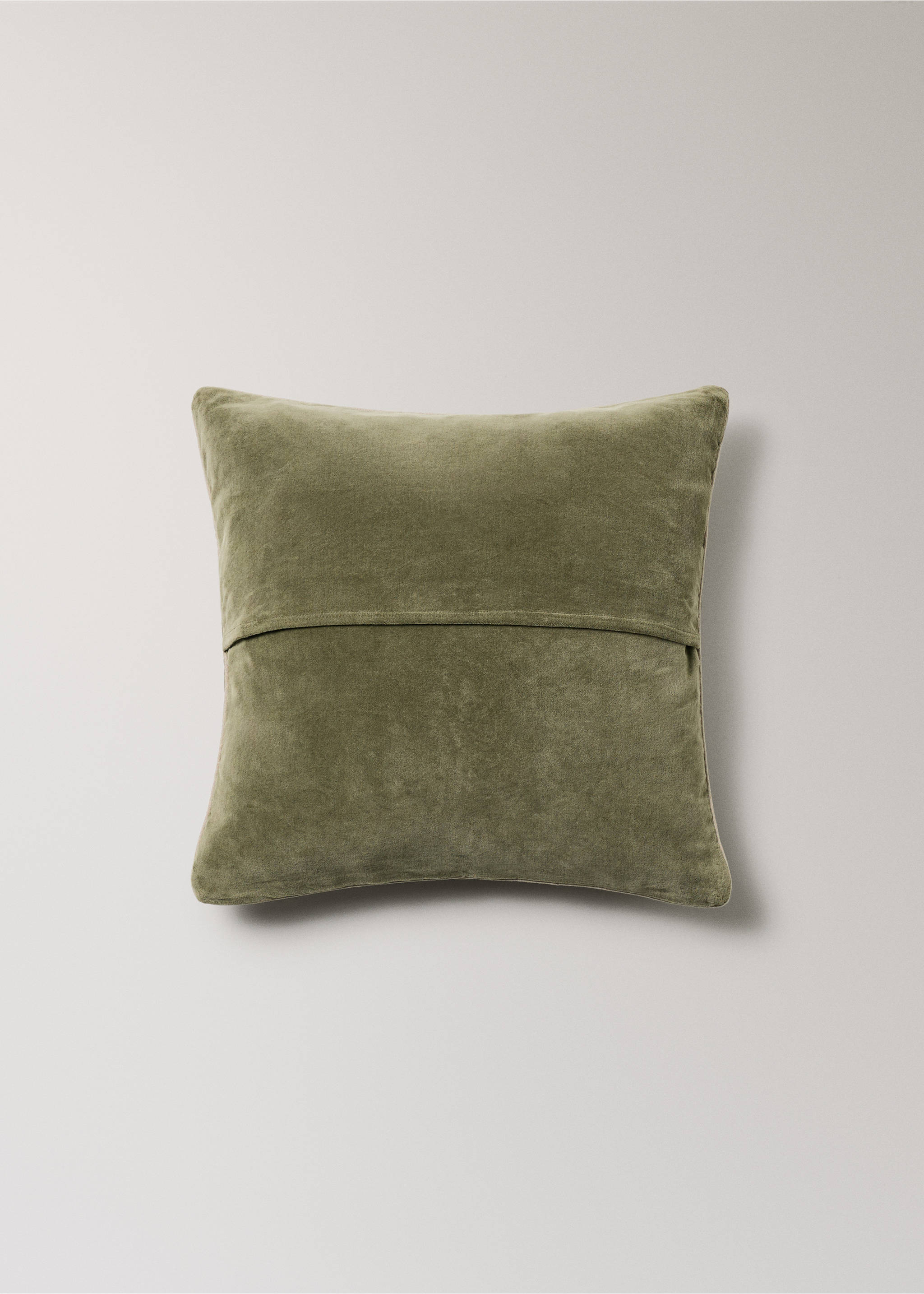 Velvet cushion cover with seam detail 50x50 cm - Details of the article 1, Medium Green. Ref: 17093806-00.
