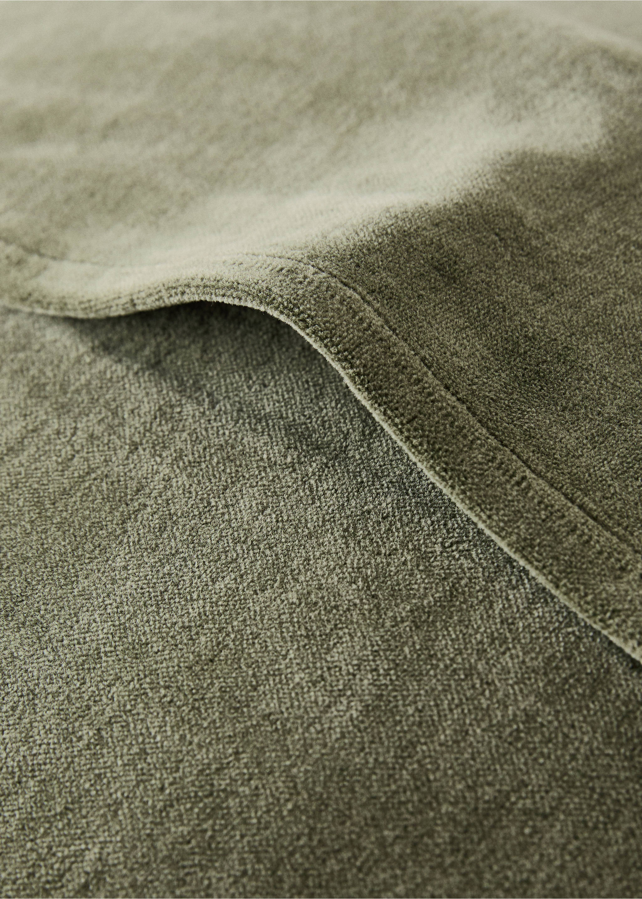 Velvet cushion cover with seam detail 50x50 cm - Details of the article 4, Medium Green. Ref: 17093806-00.