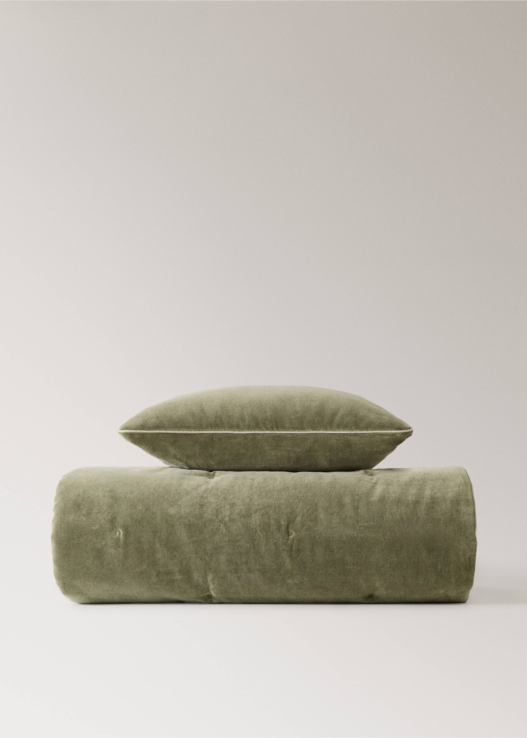 Velvet cushion cover with seam detail 50x50 cm - Details of the article 5, Medium Green. Ref: 17093806-00.