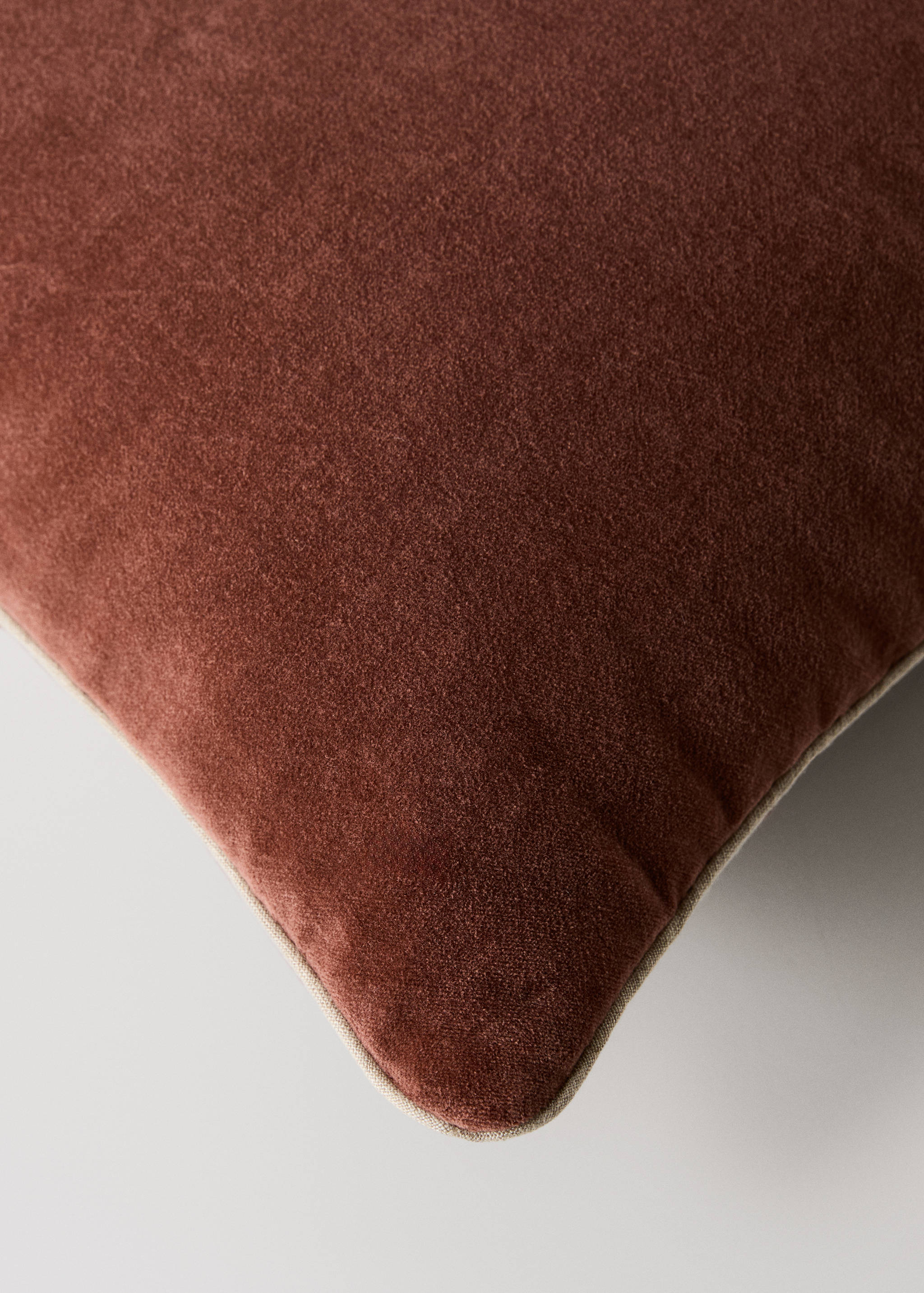 Capa de almofada decorativa de veludo com pormenor de vivo 50 x 50 cm - Pormenor do artigo 2