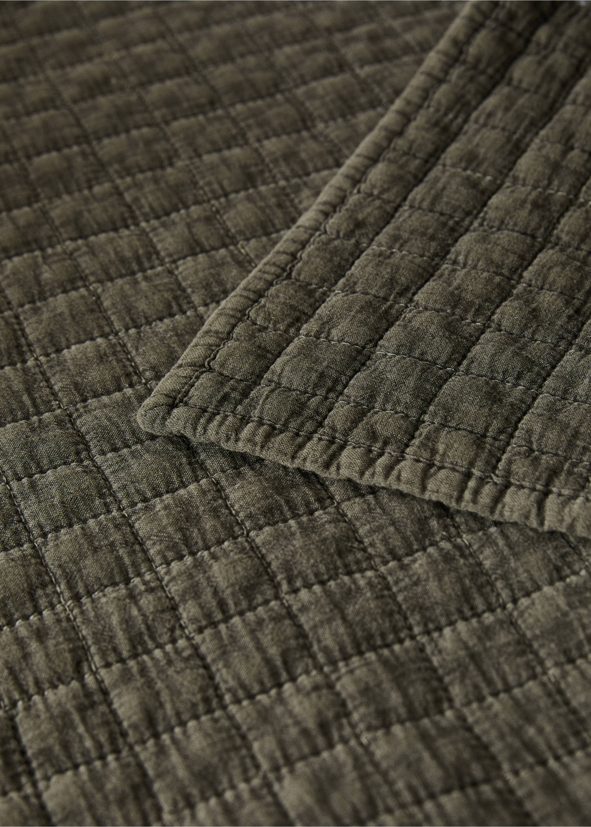 Cotton garment-dyed check bedspread for 180/200 cm bed - Details of the article 1, Olive Green. Ref: 17093807-00.