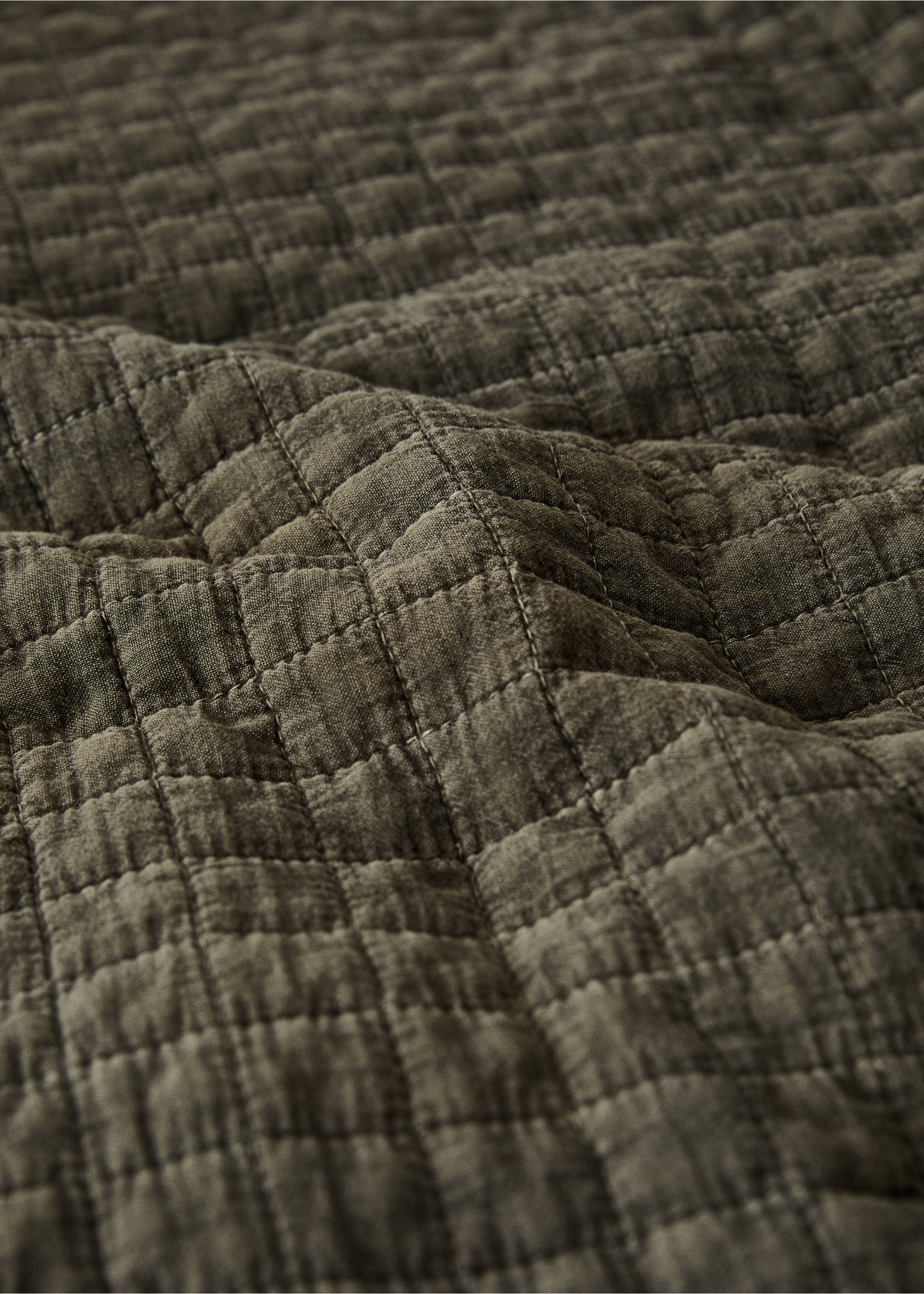 Cotton garment-dyed check bedspread for 180/200 cm bed - Details of the article 2, Olive Green. Ref: 17093807-00.