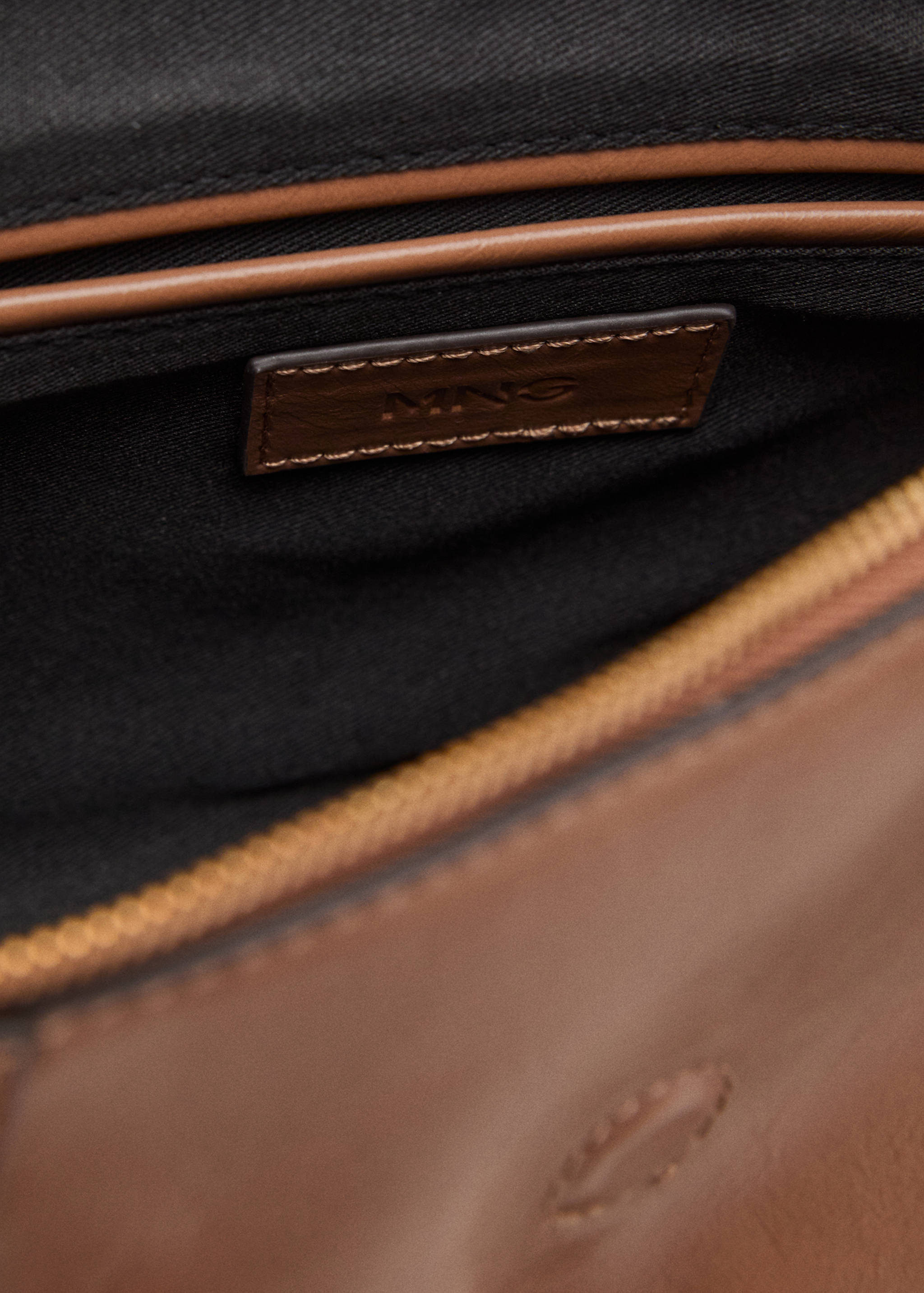 Medium shoulder bag with snap hook - Details of the article 2