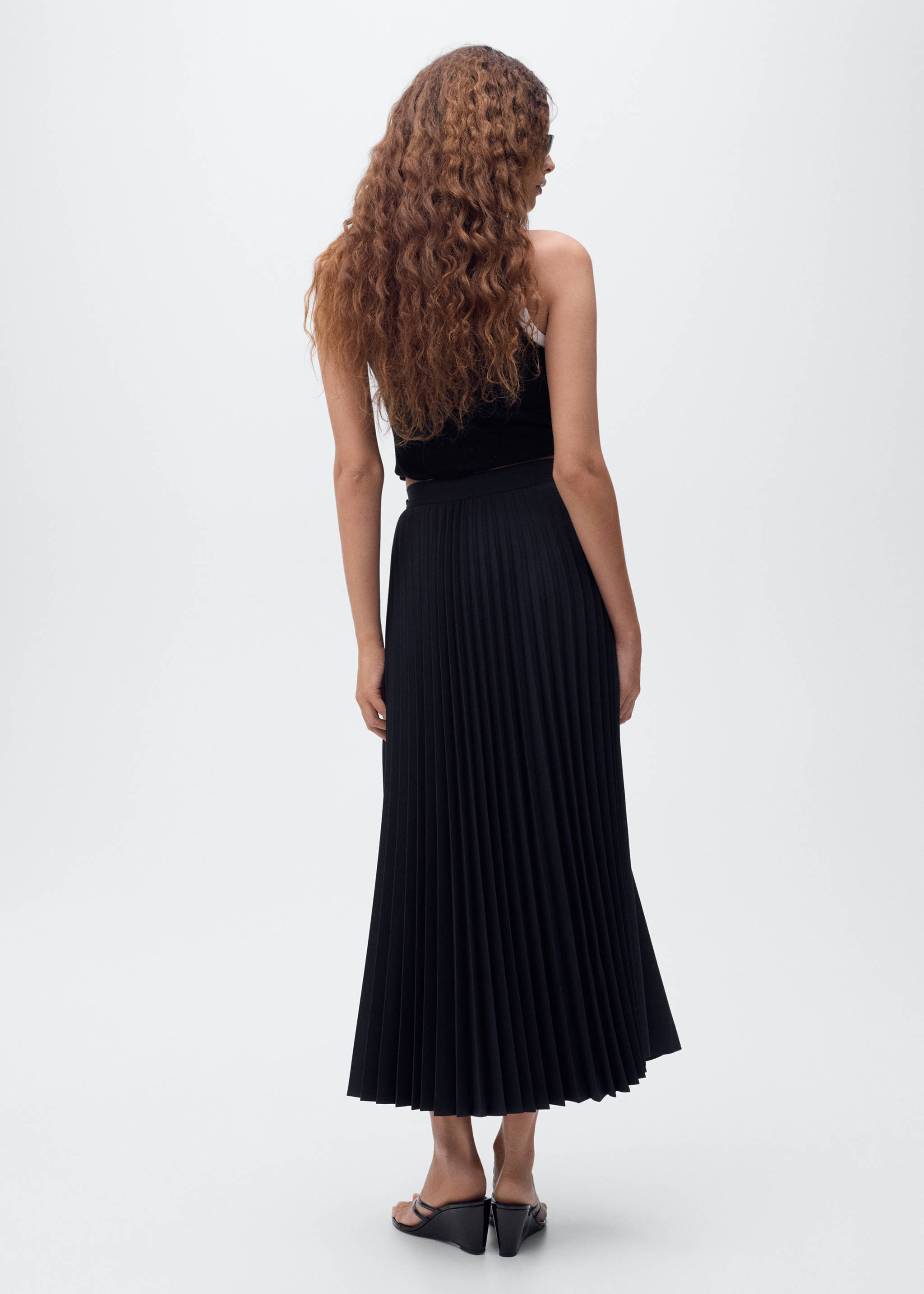 Pleated crossover skirt - Reverse of the article