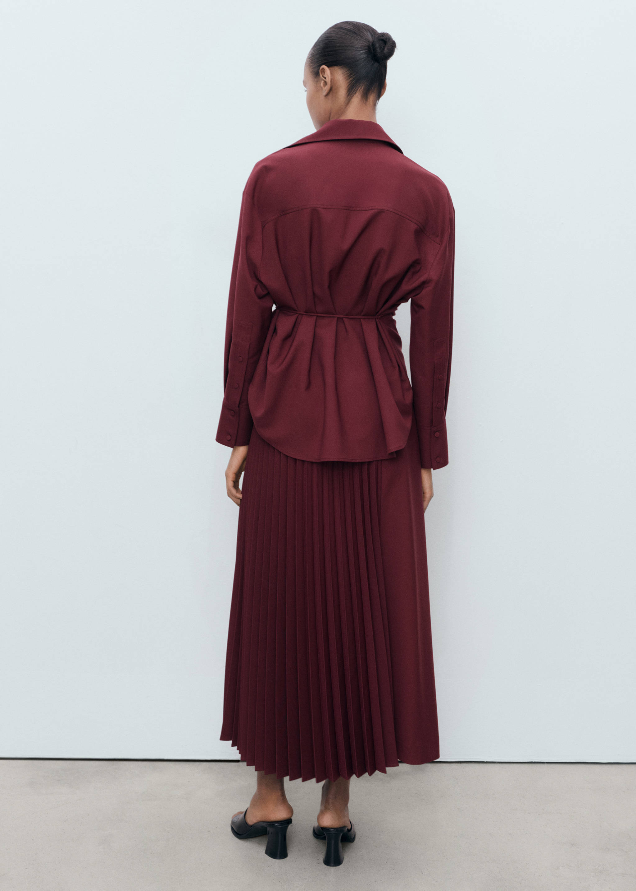 Pleated crossover skirt - Reverse of the article