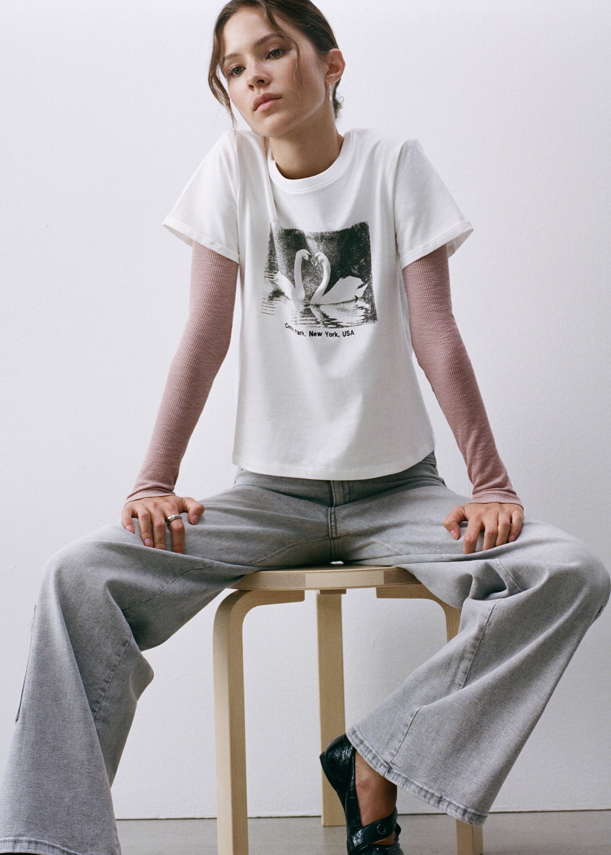Cotton t-shirt with swan pattern - Details of the article 5