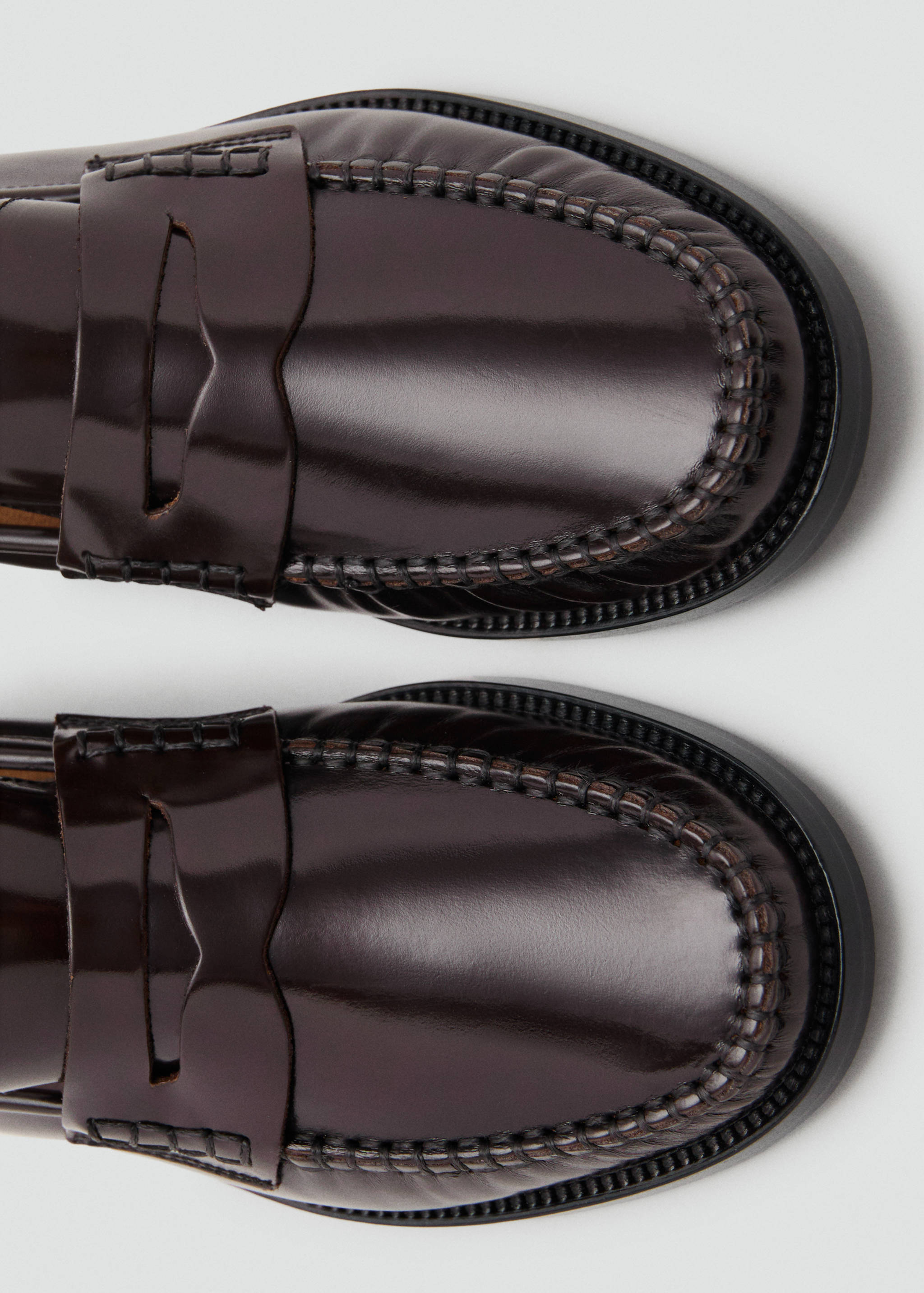 Gathered leather moccasin - Details of the article 2