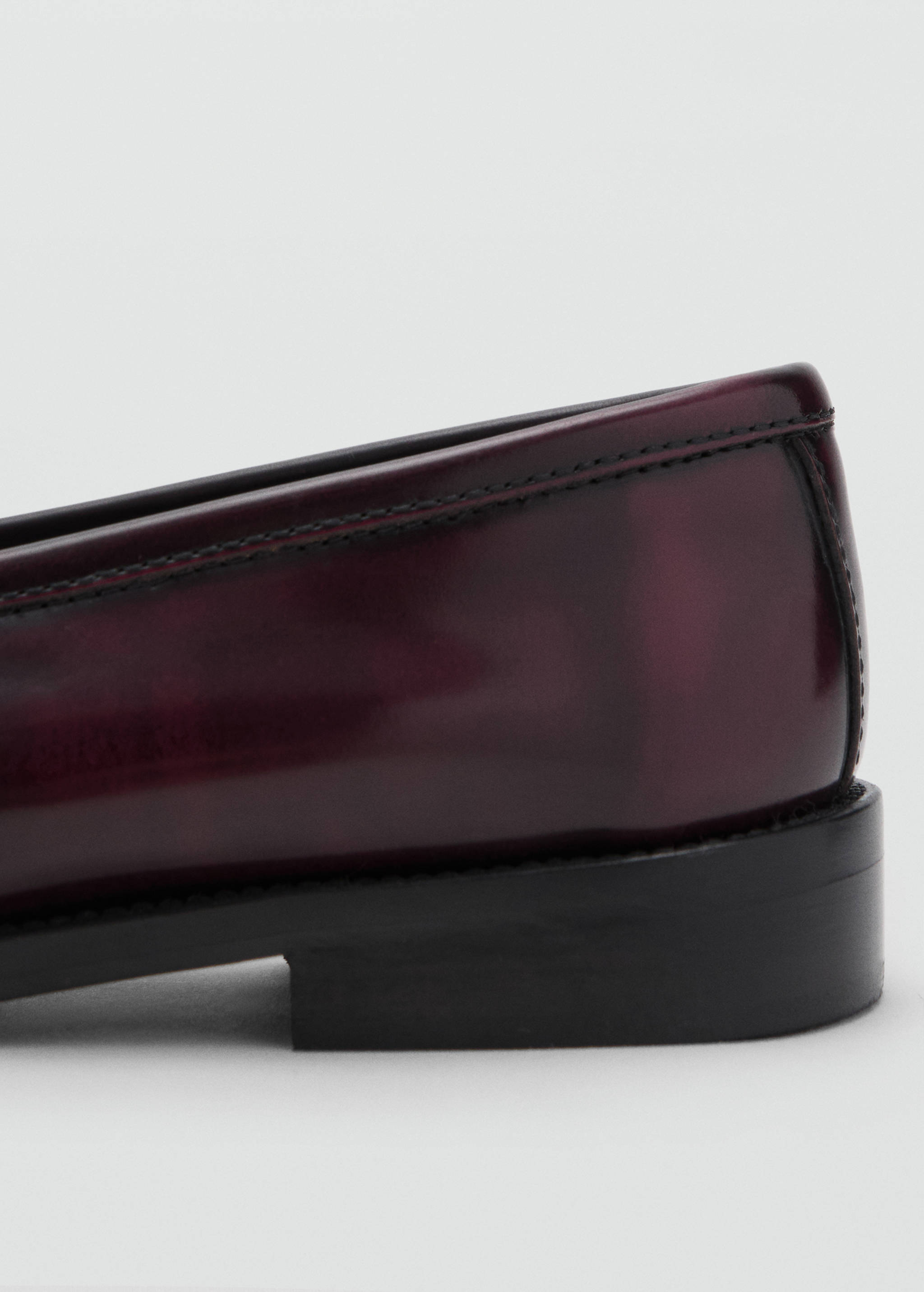 Gathered leather moccasin - Details of the article 1