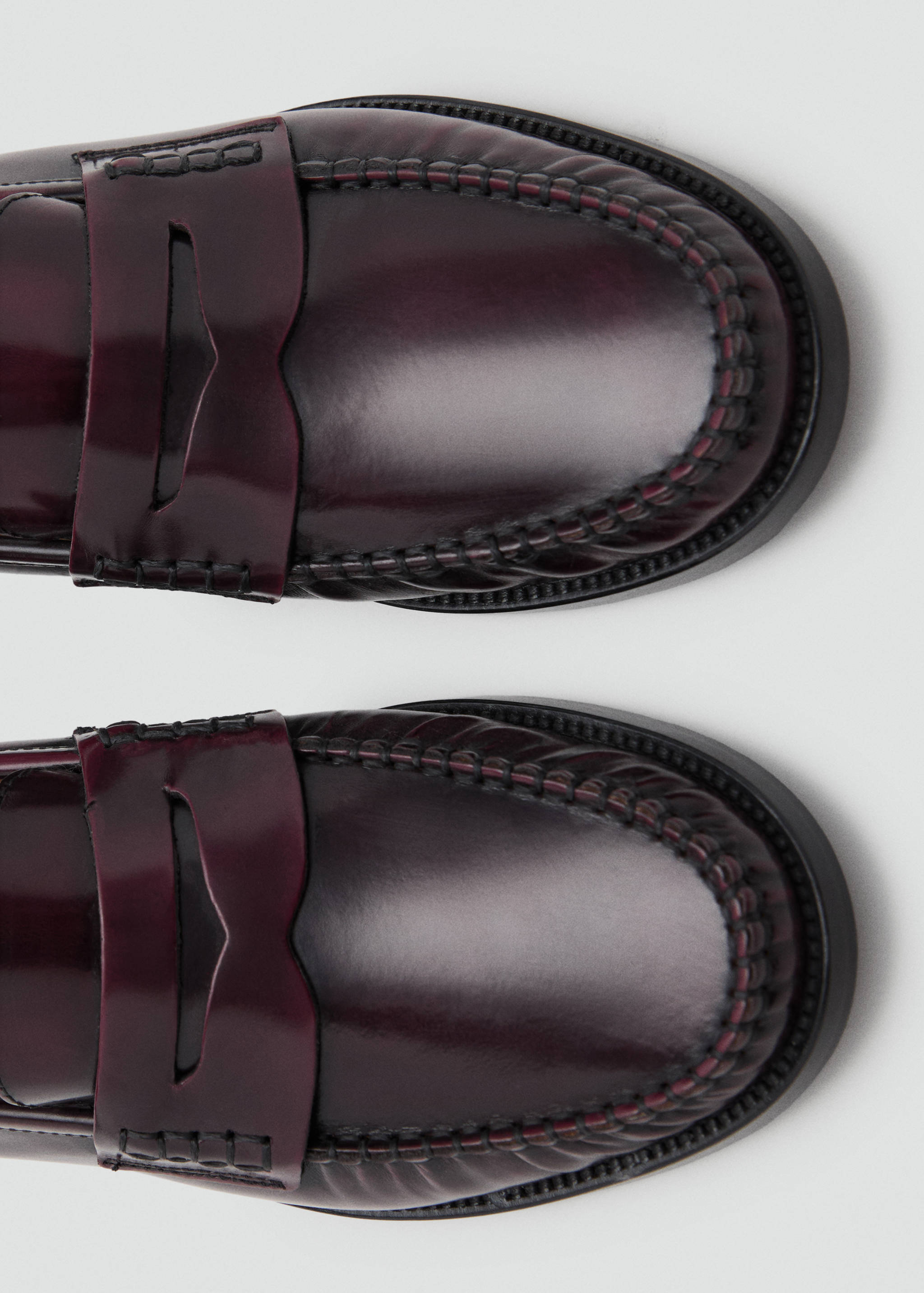 Gathered leather moccasin - Details of the article 3