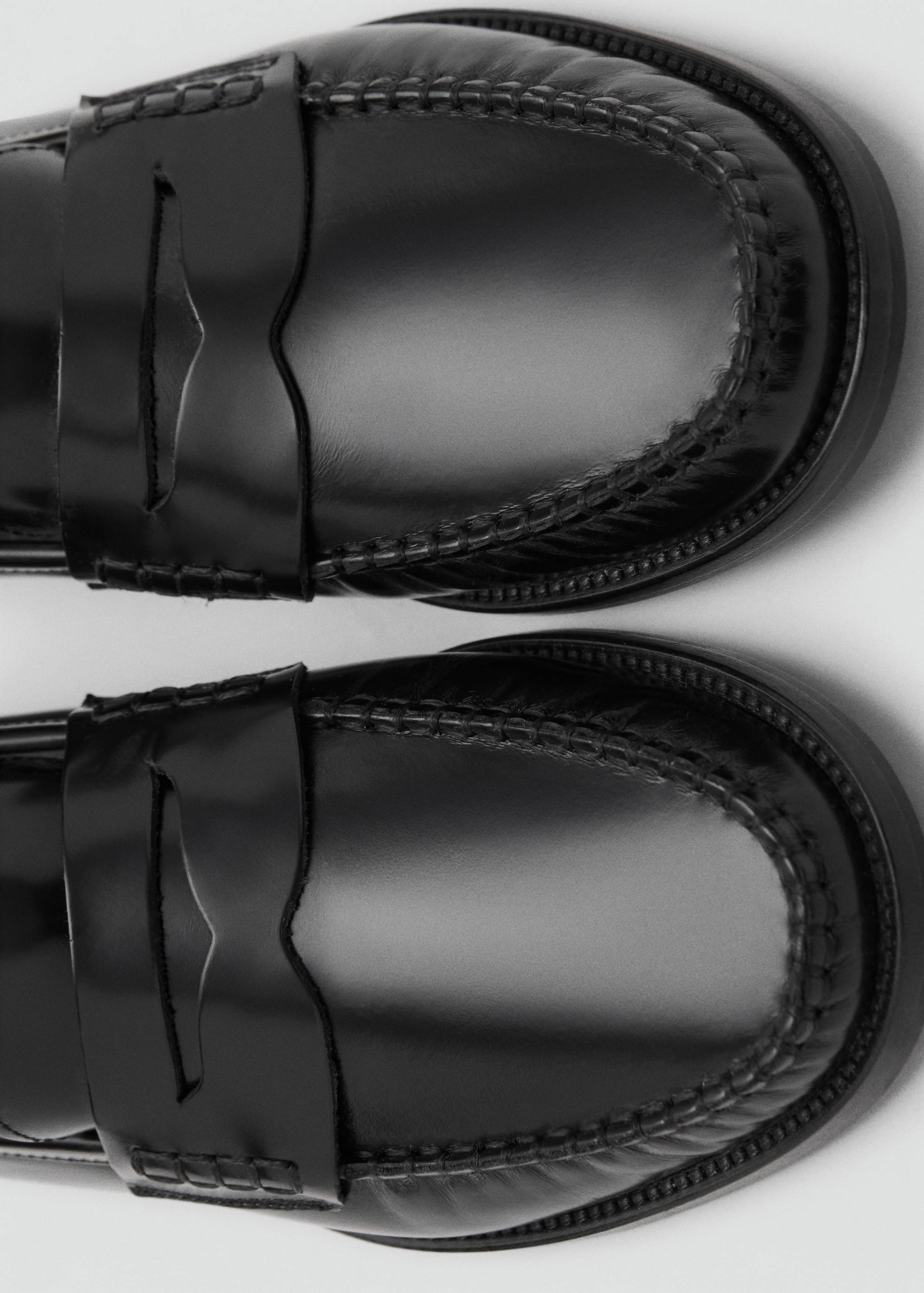 Gathered leather moccasin - Details of the article 3