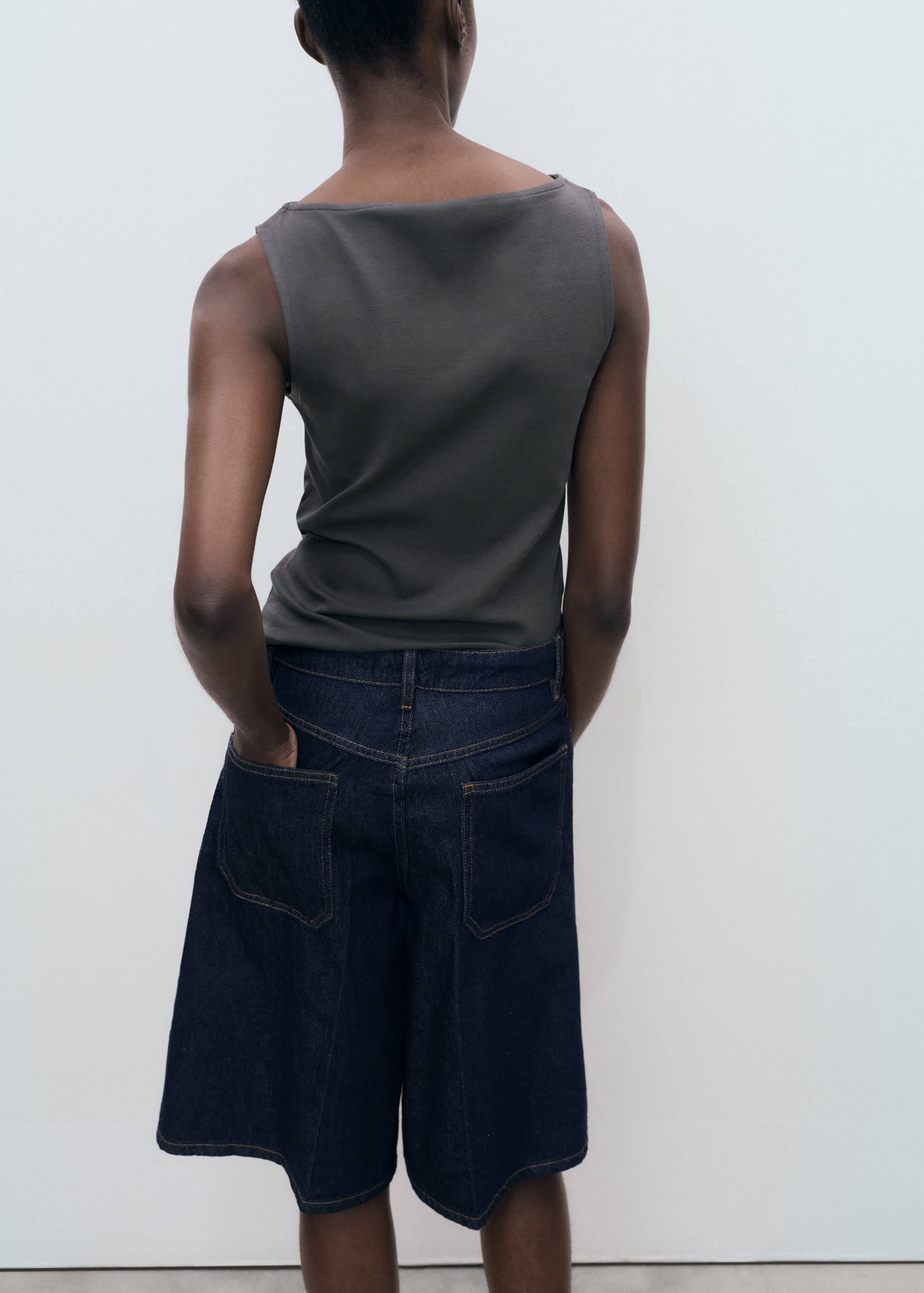 Top tirantes cuello barco - Reverso del artículo