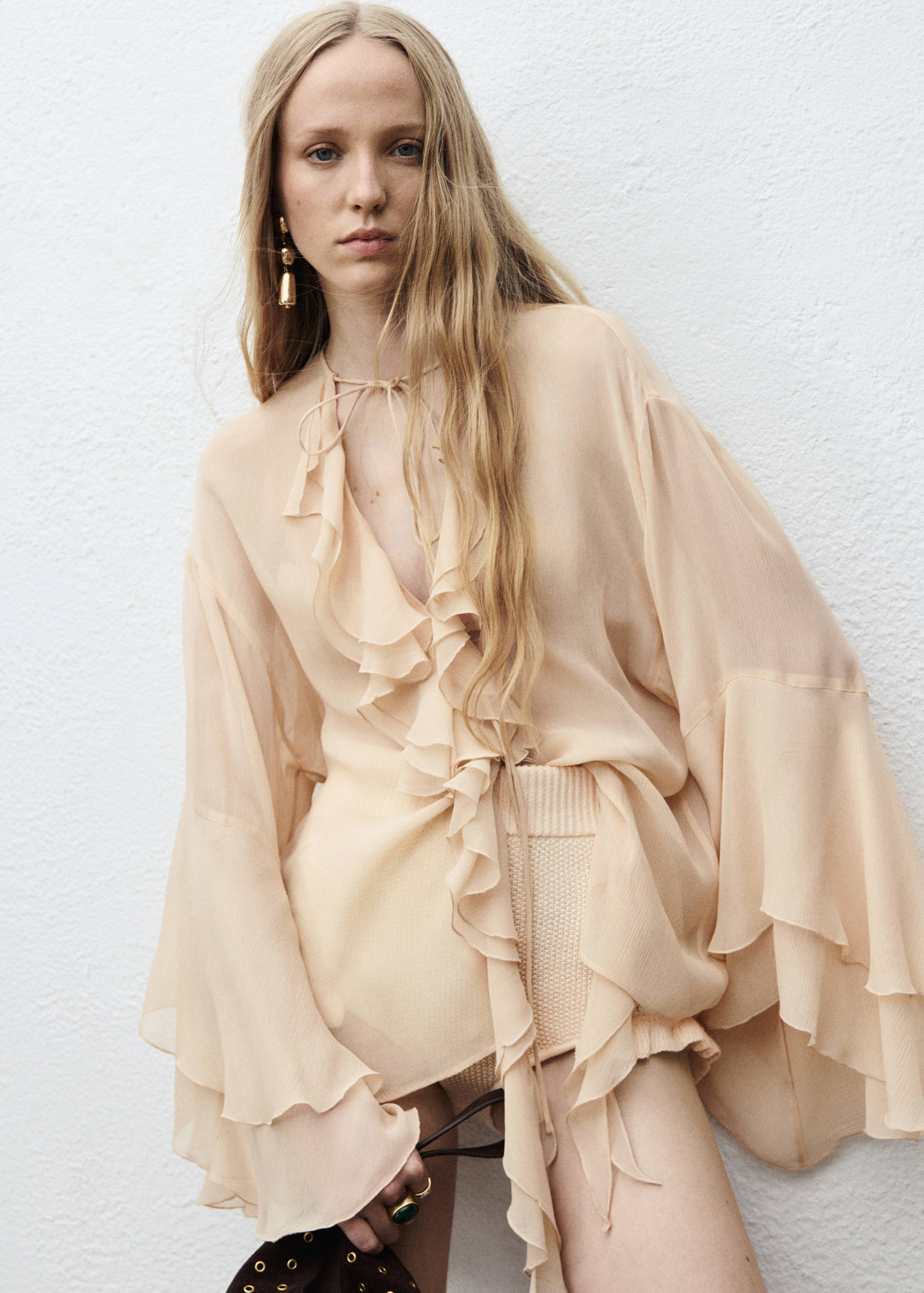 Mini-shorts with ruffle - Details of the article 1