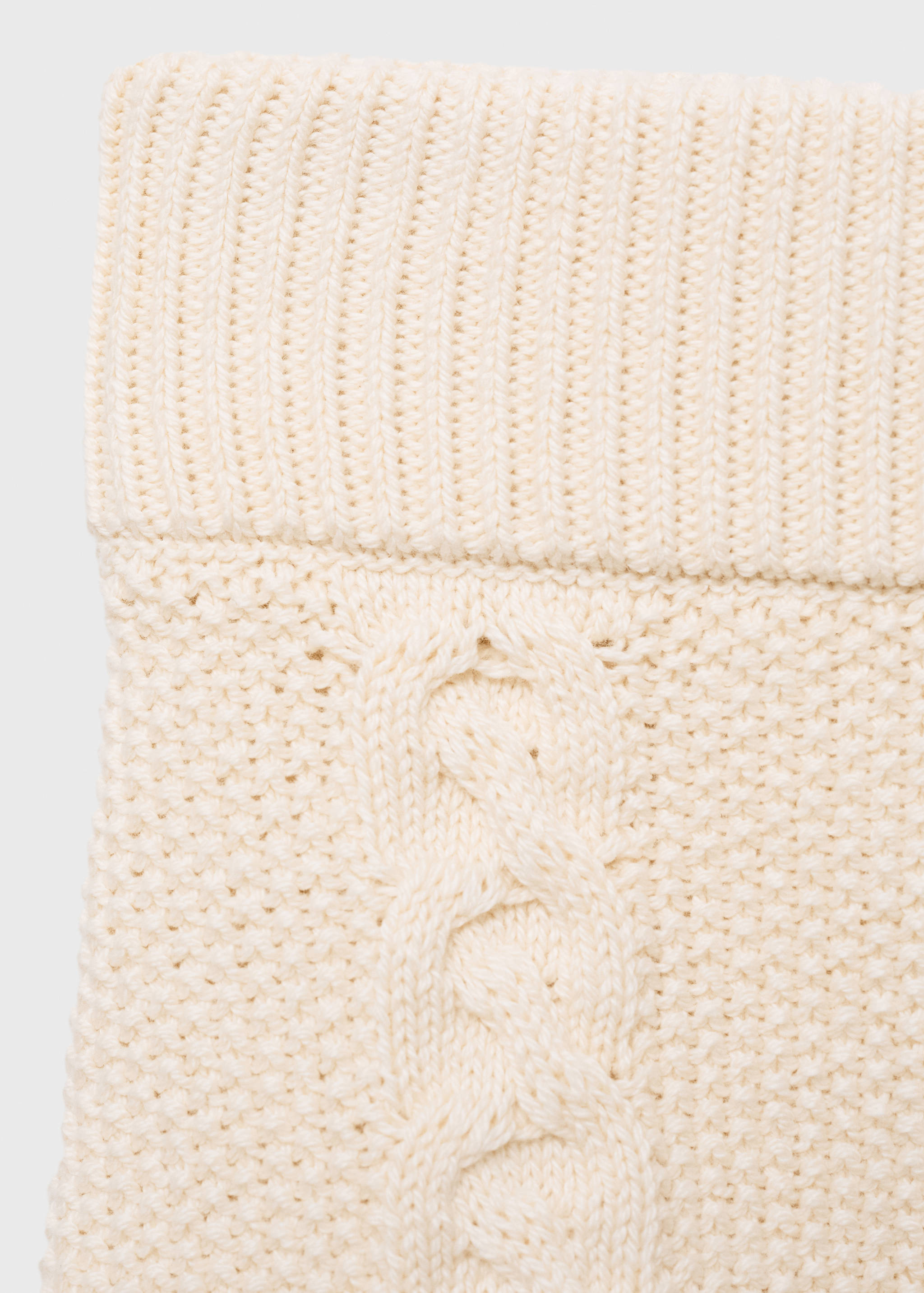 Mini-shorts with ruffle - Details of the article 8