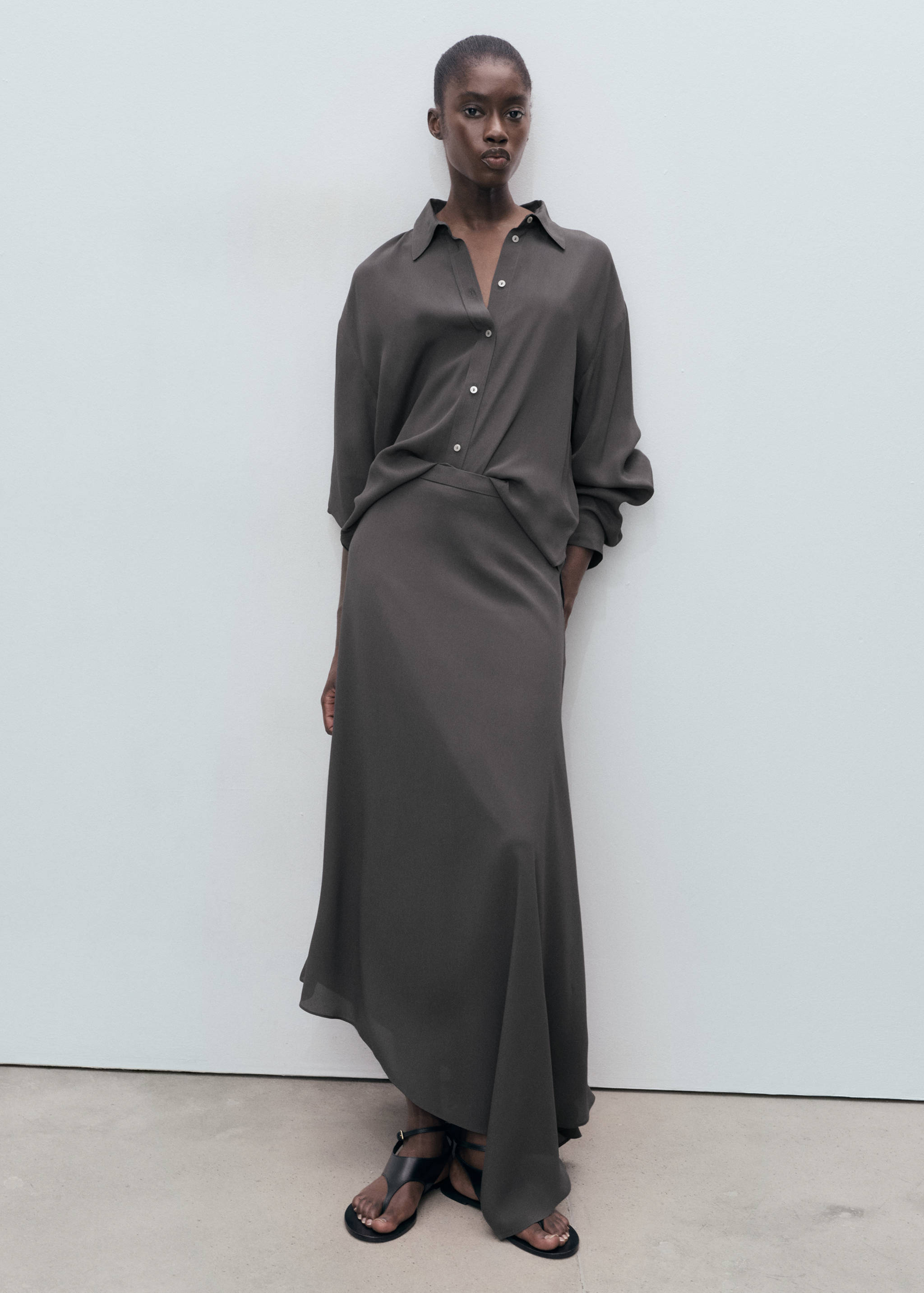 Asymmetrical maxi-skirt - General plane