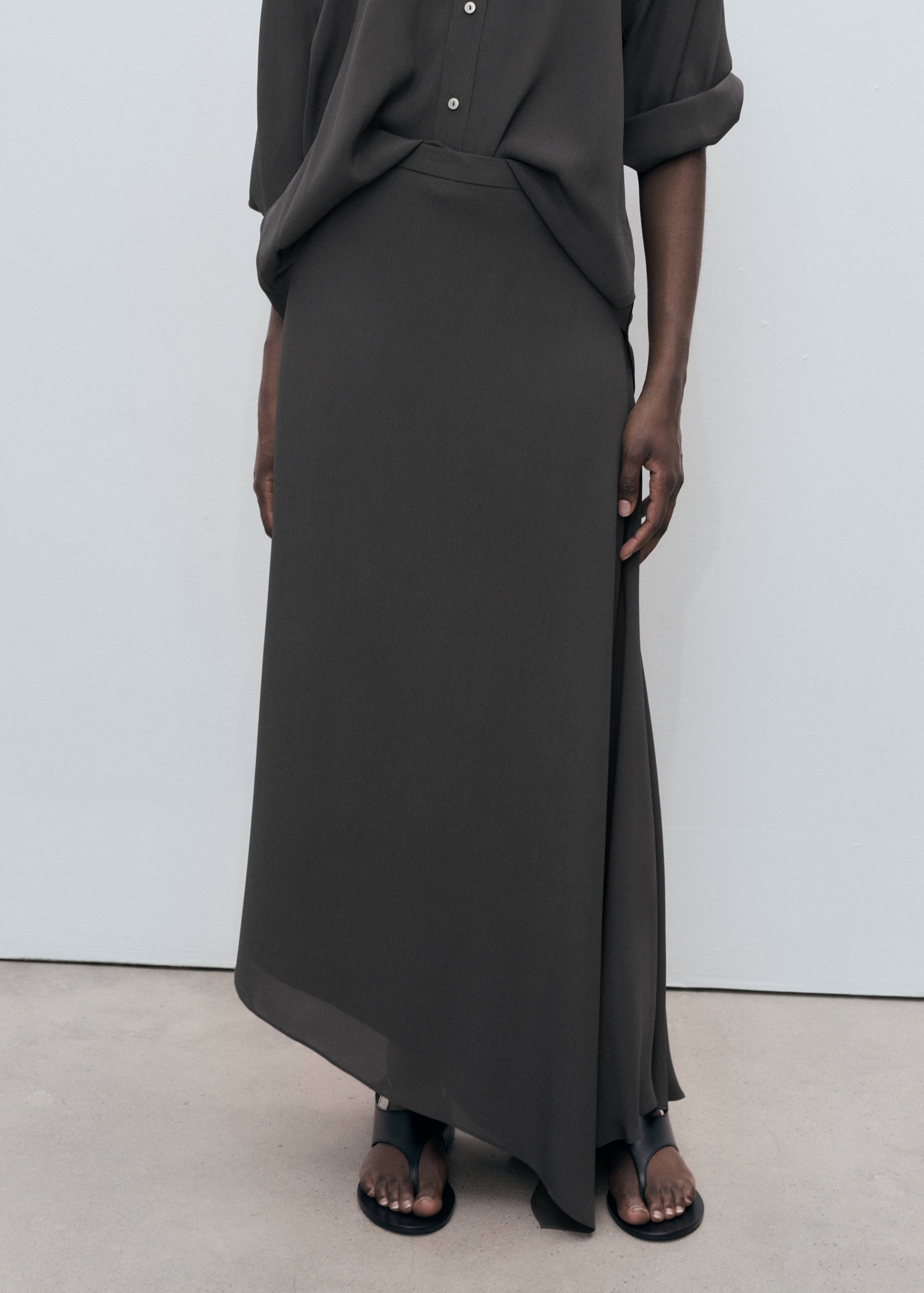Asymmetrical maxi-skirt - Medium plane