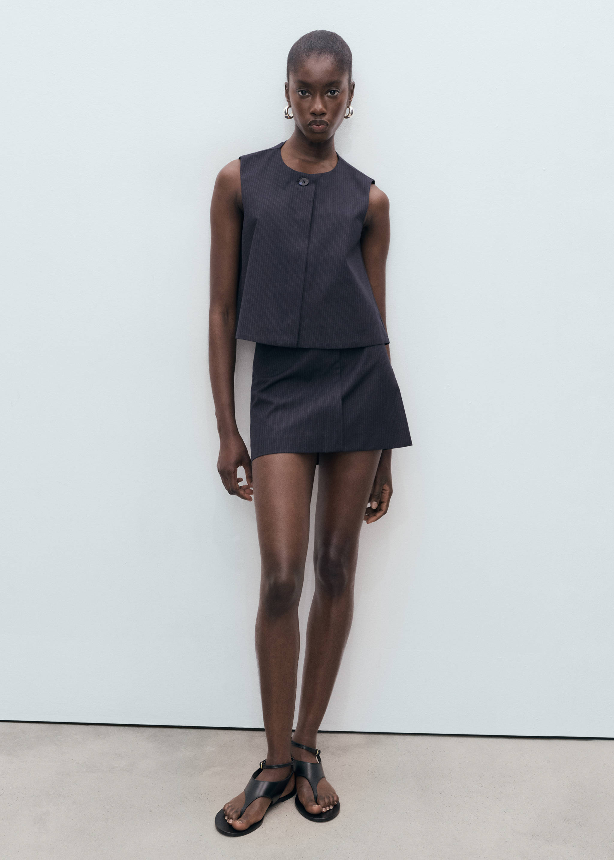 Pinstriped short skirt - General plane