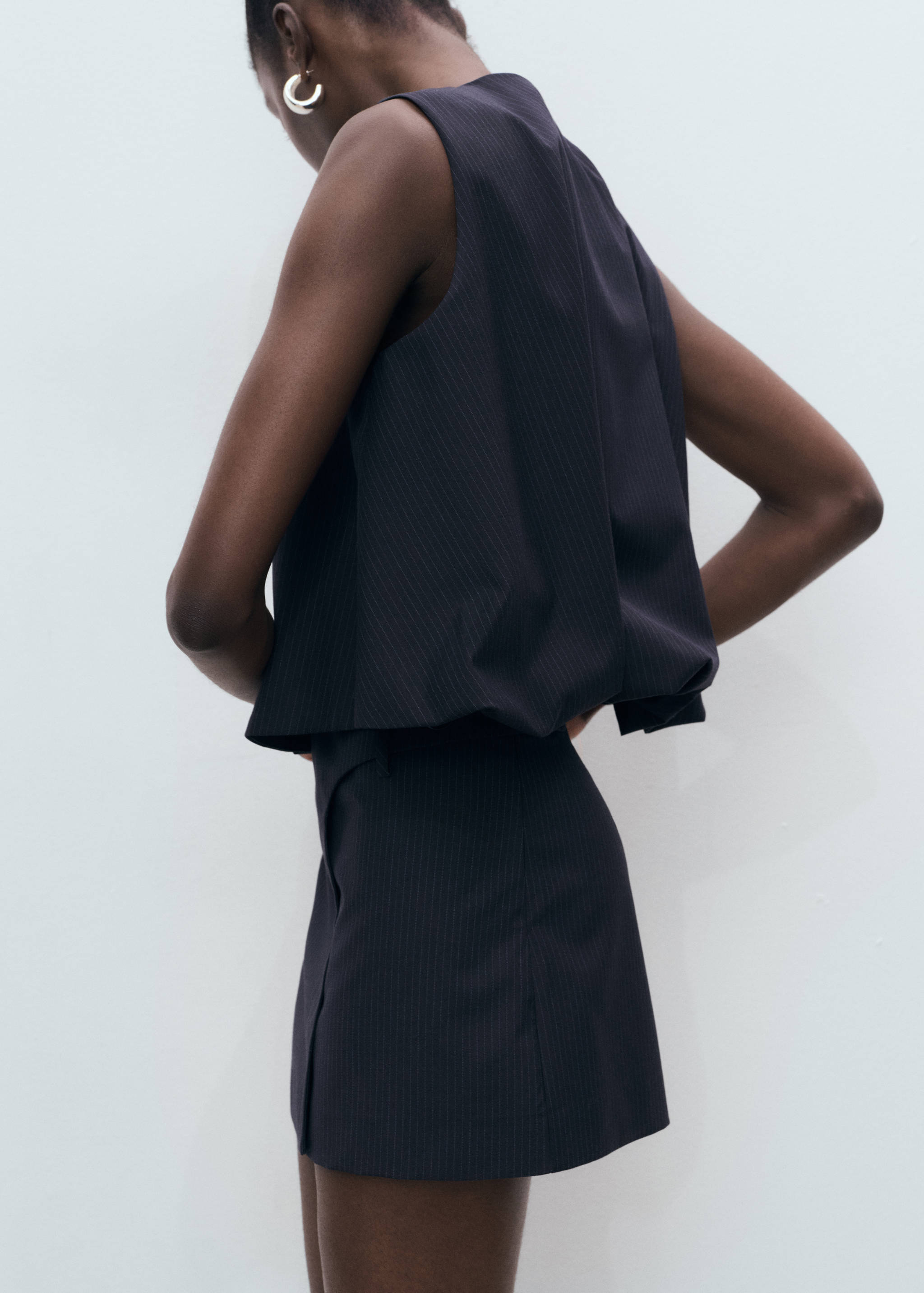 Pinstriped short skirt - Details of the article 1