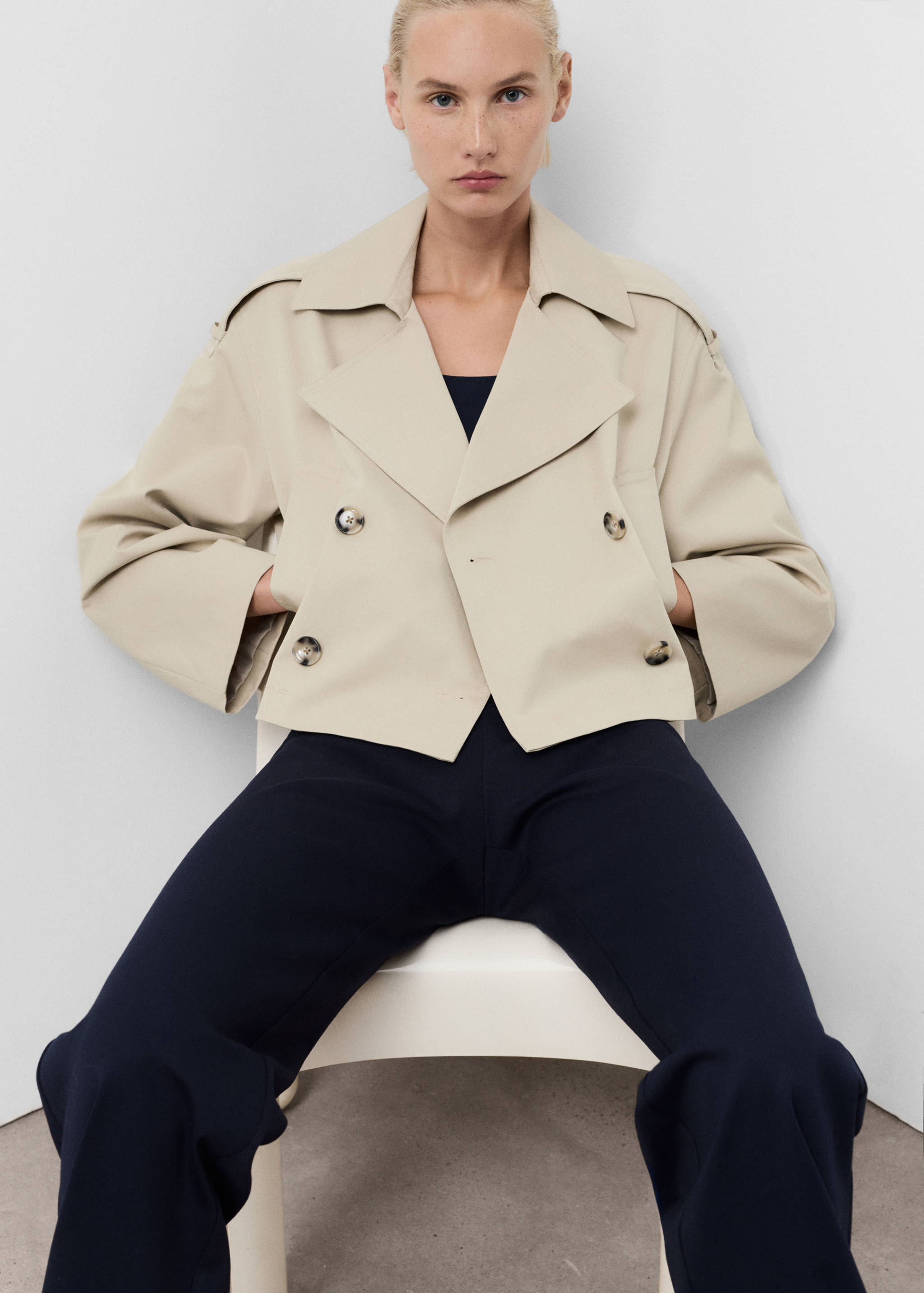 Straight-fit trousers with elastic waist - Details of the article 2