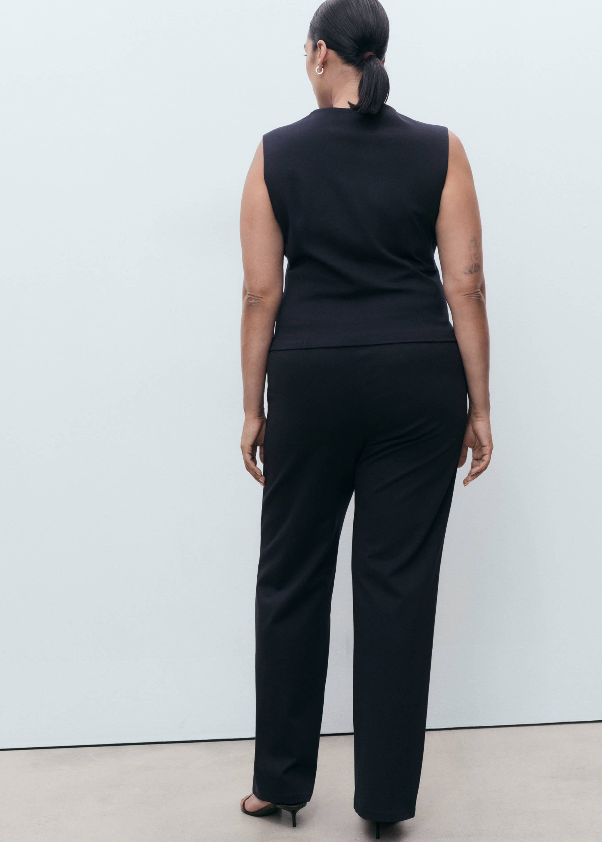 Straight-fit trousers with elastic waist - Details of the article 4