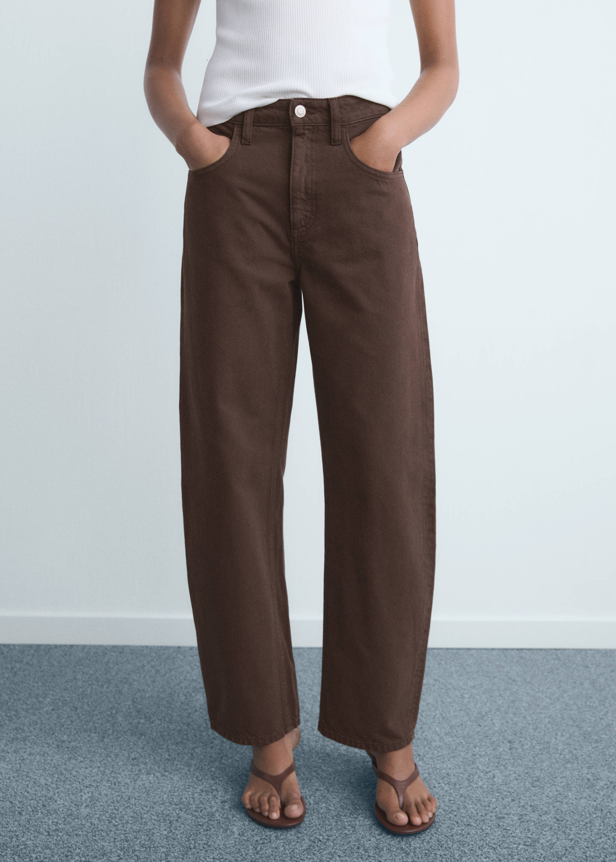 Джинсы barrel с высокой посадкой - Средний план