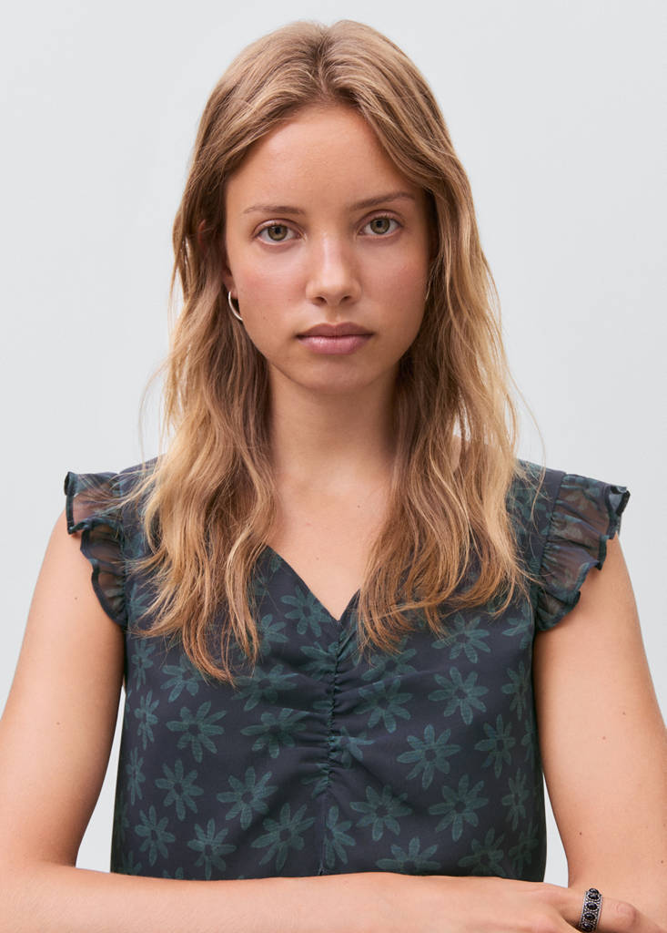 Floral blouse with ruffles — Charcoal