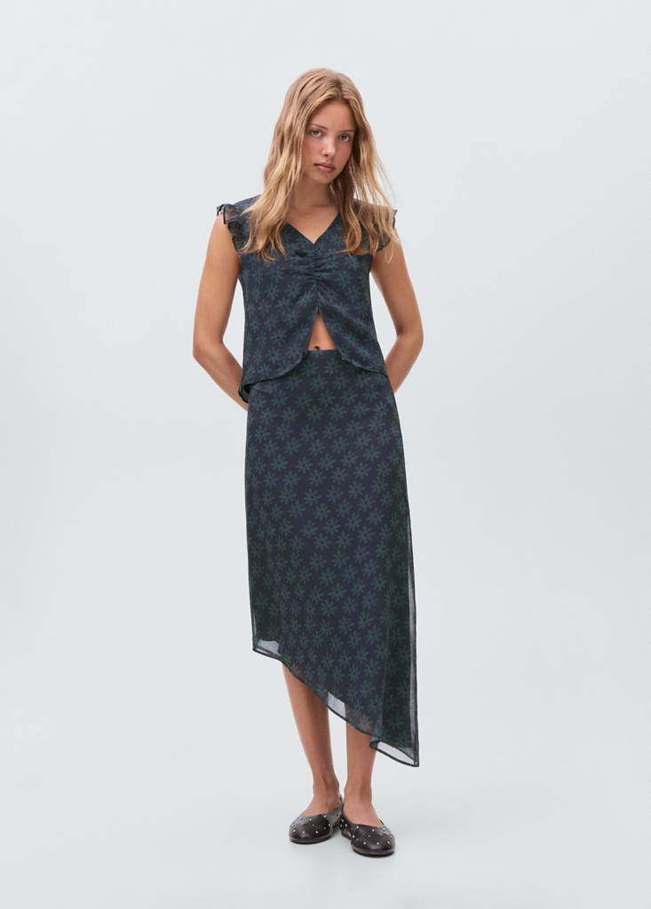 Floral blouse with ruffles — Charcoal