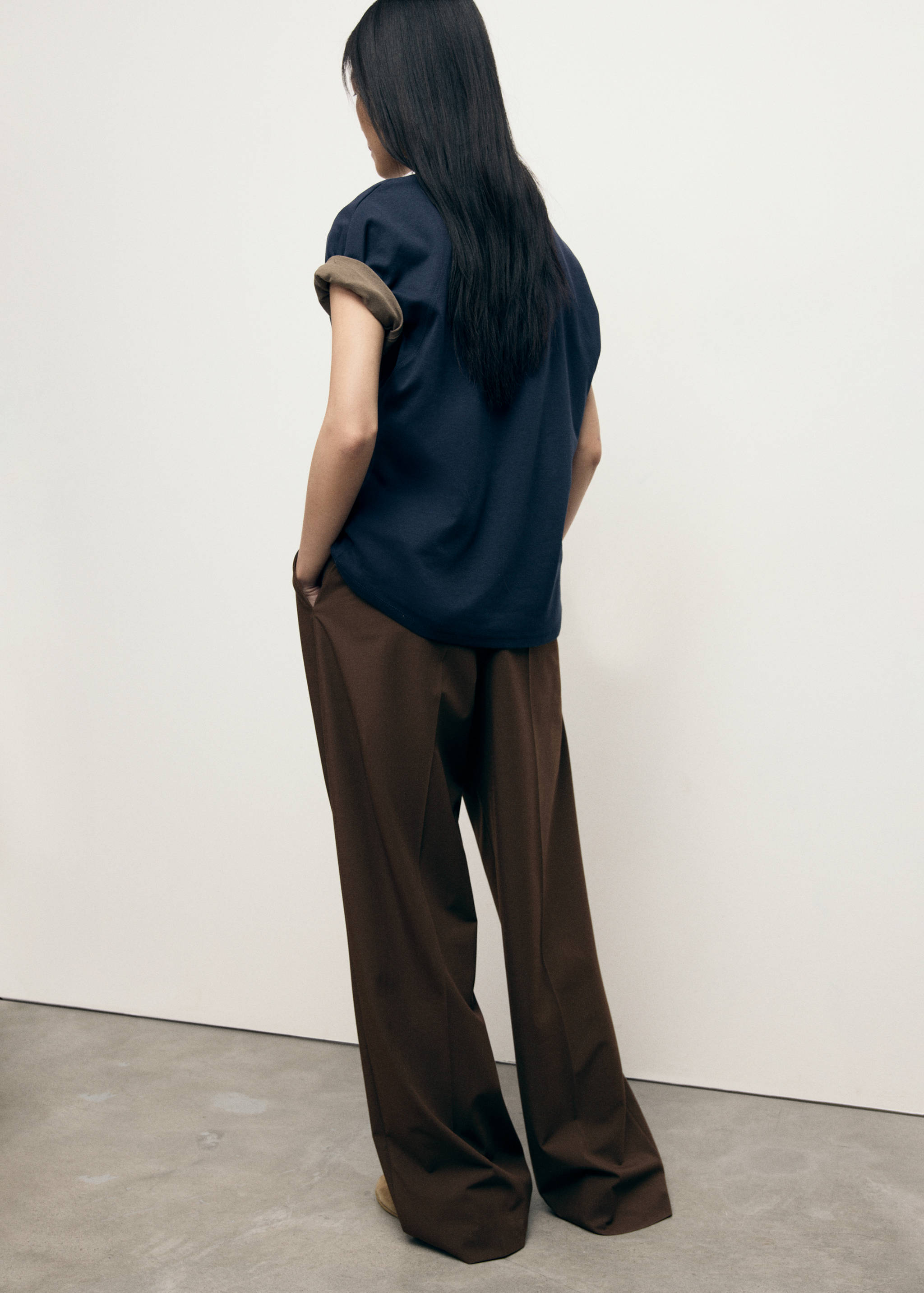 Low-rise wide leg trousers - Reverse of the article