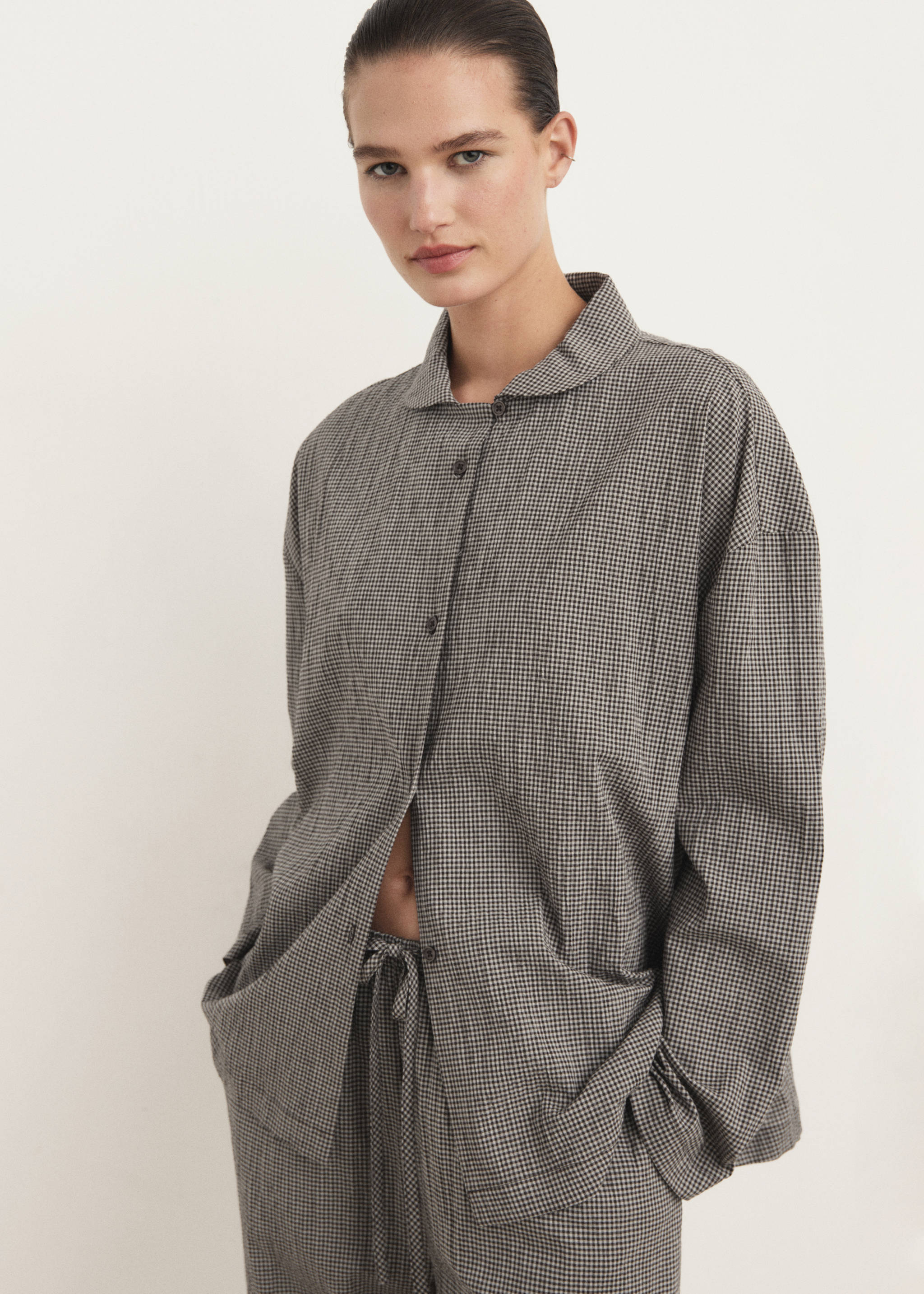 Two-piece cotton pyjamas in gingham check - Medium plane