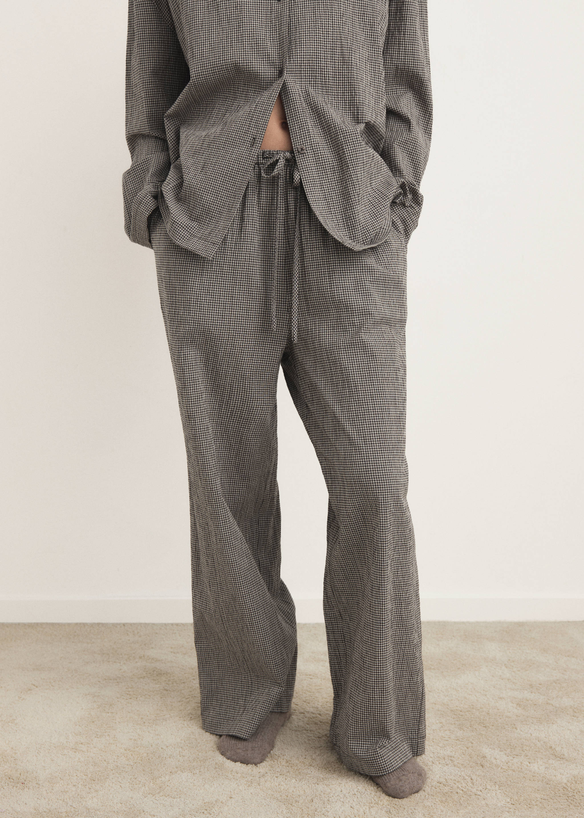 Two-piece cotton pyjamas in gingham check - Details of the article 1