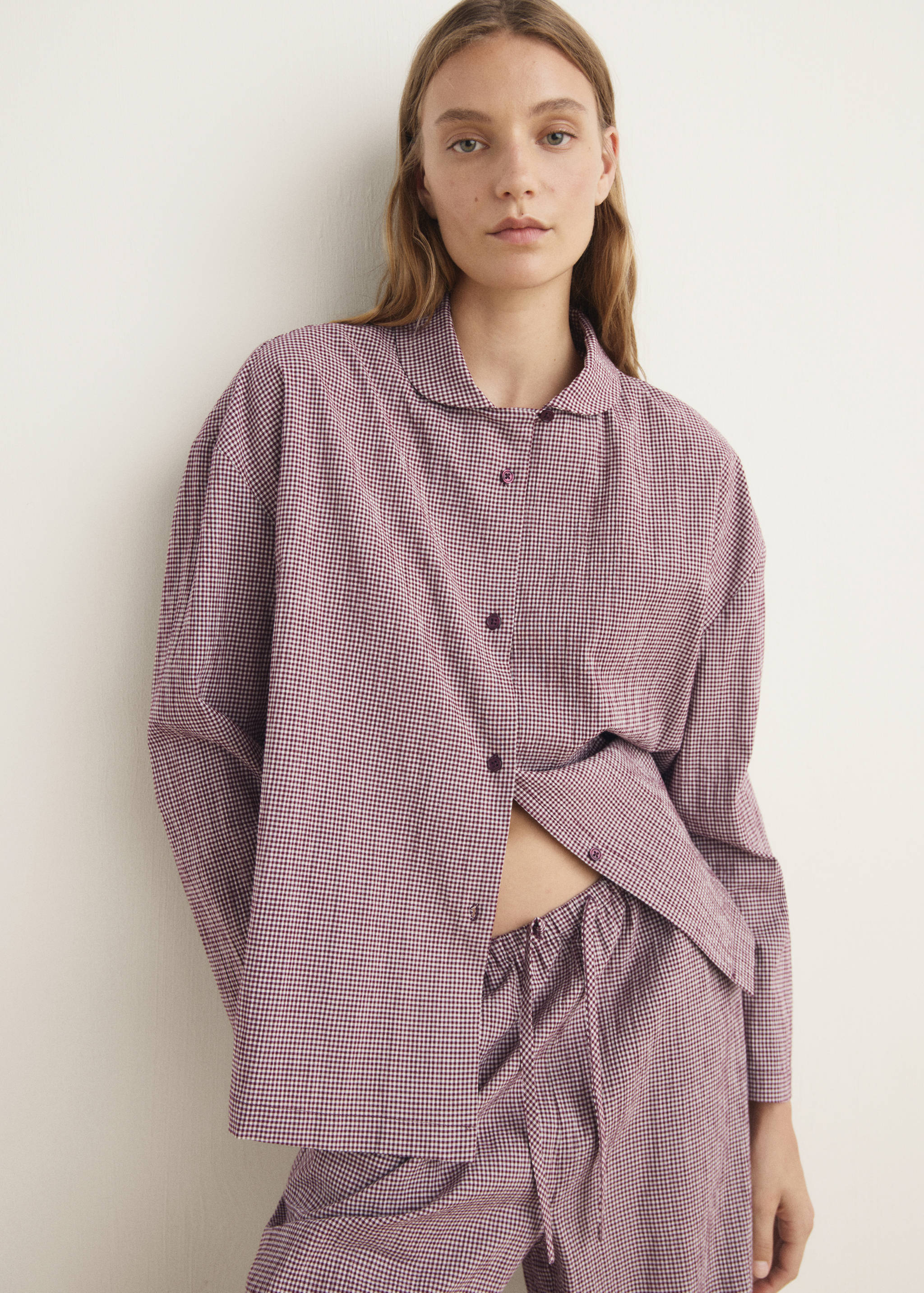 Two-piece cotton pyjamas in gingham check - Medium plane