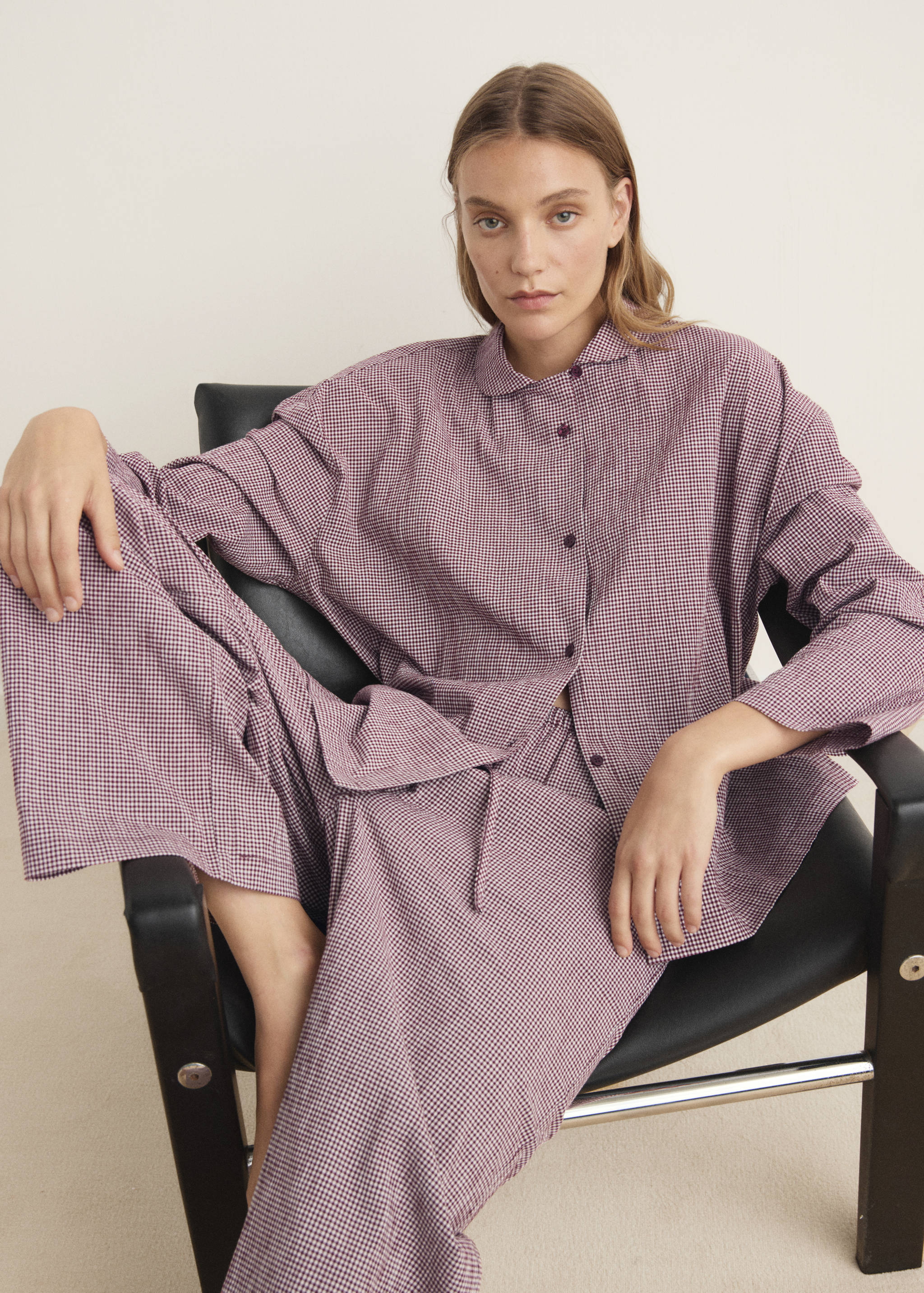 Two-piece cotton pyjamas in gingham check - Details of the article 2