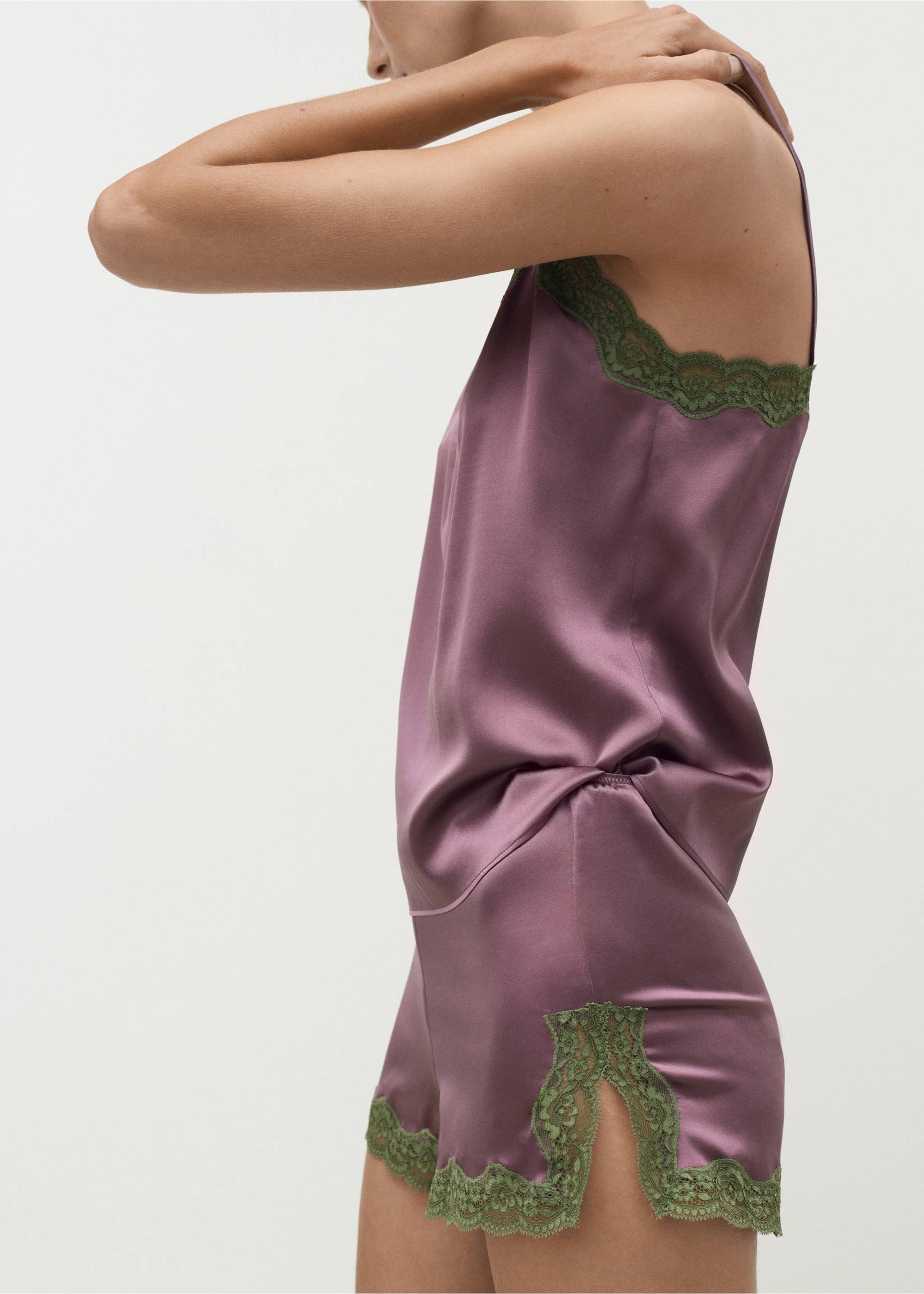 Mauve satin pyjama shorts with green lace trim., Plum. Ref: 17094109-00.