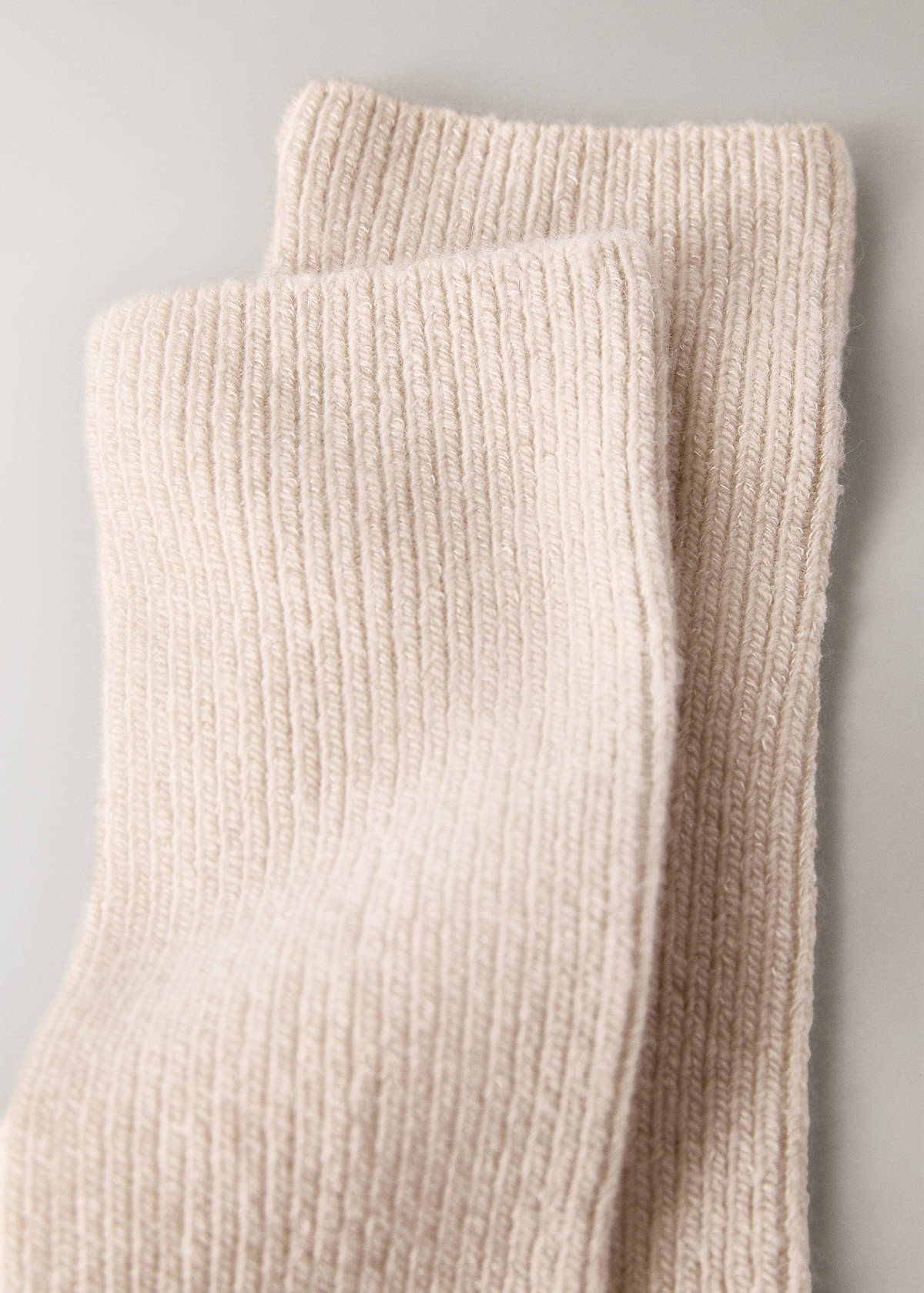 Ribbed socks — Ecru