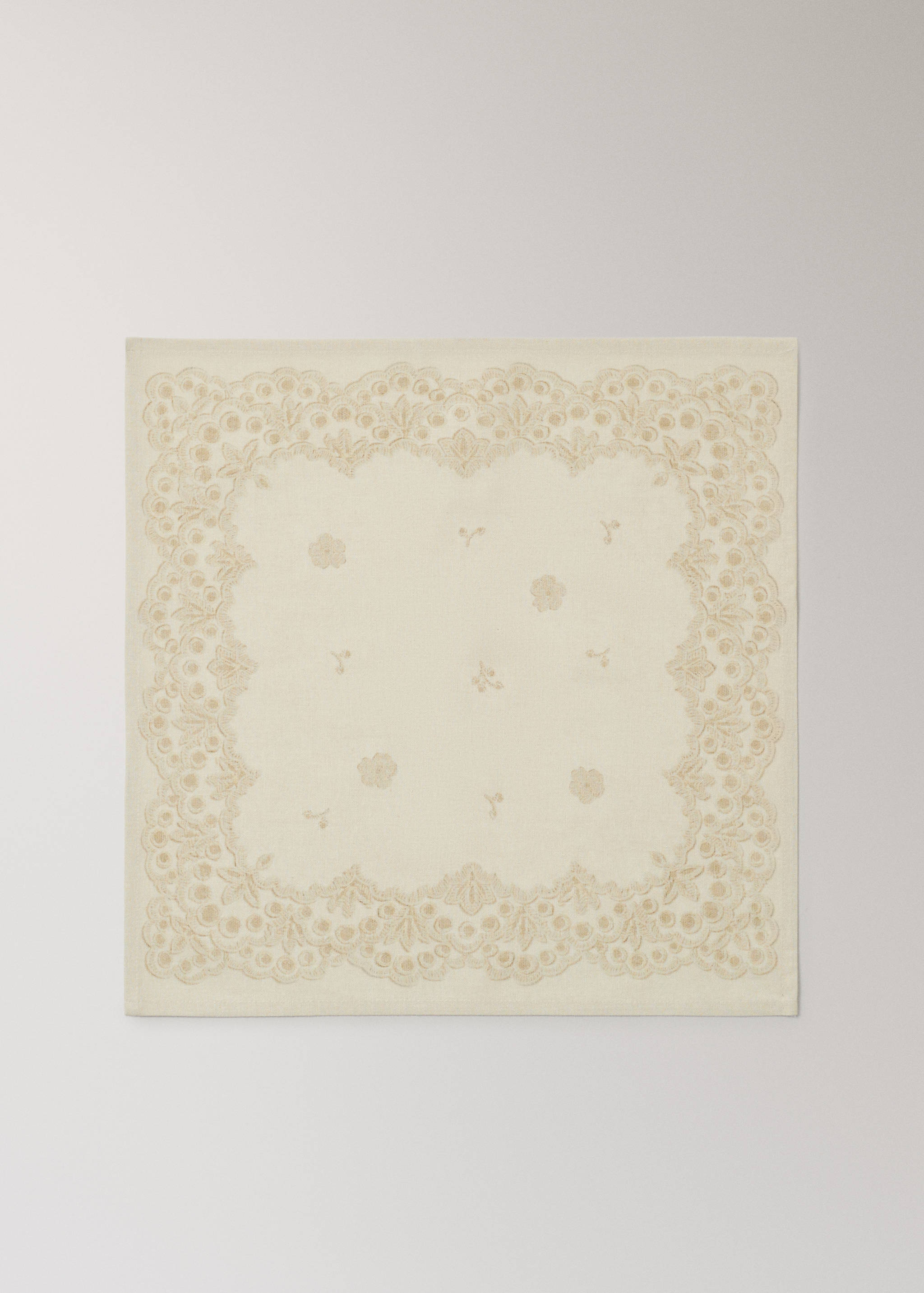 Serwetki lniane z motywem kwiatowym - Artykuł bez modela/modelki