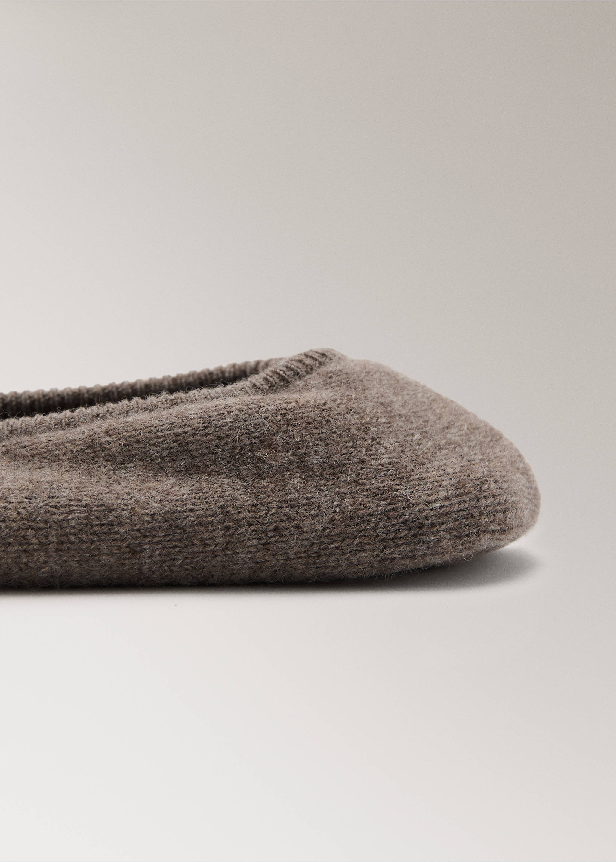 Chunky cashmere slippers - Details of the article 1, Medium Brown. Ref: 17094131-00.