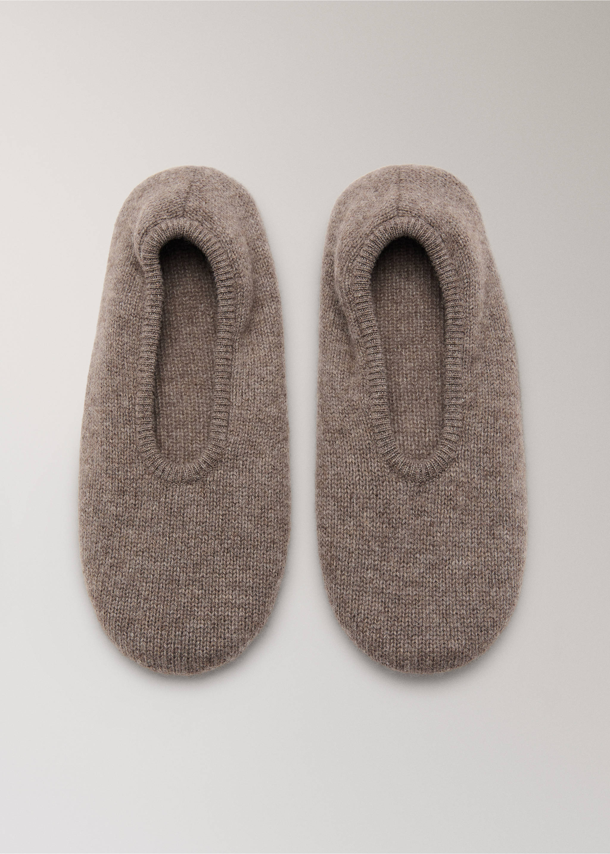 Chunky cashmere slippers - Details of the article 2, Medium Brown. Ref: 17094131-00.