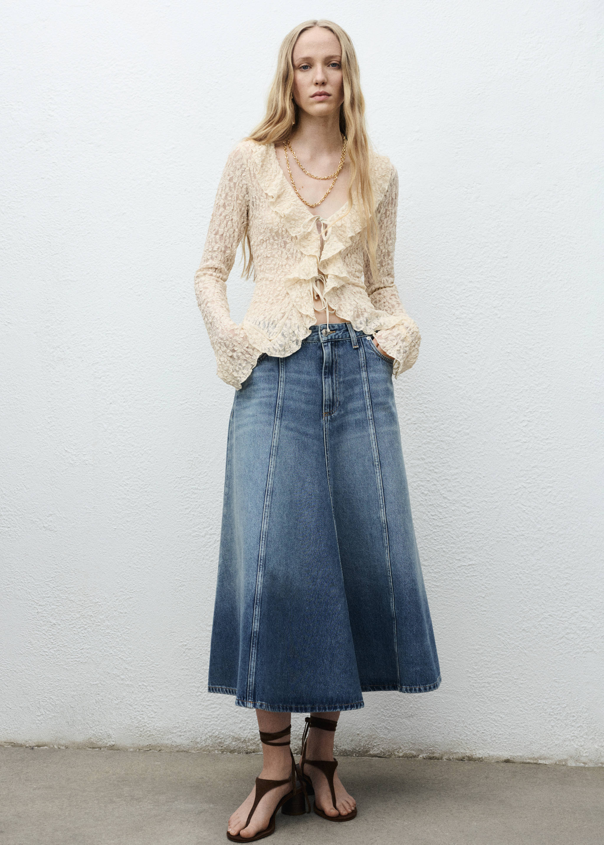 Кружевная блузка с воланами - Общий план