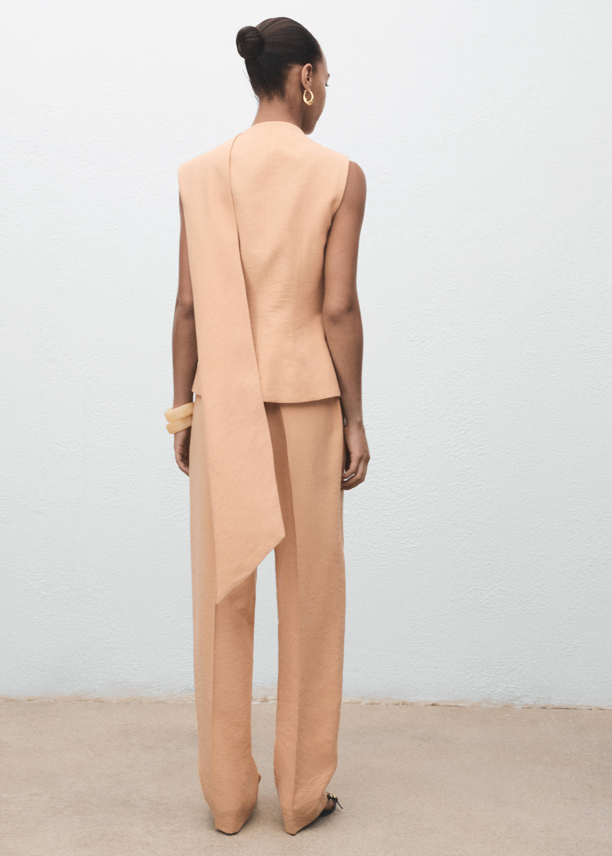 Lyocell trousers with elastic waistband - Reverse of the article